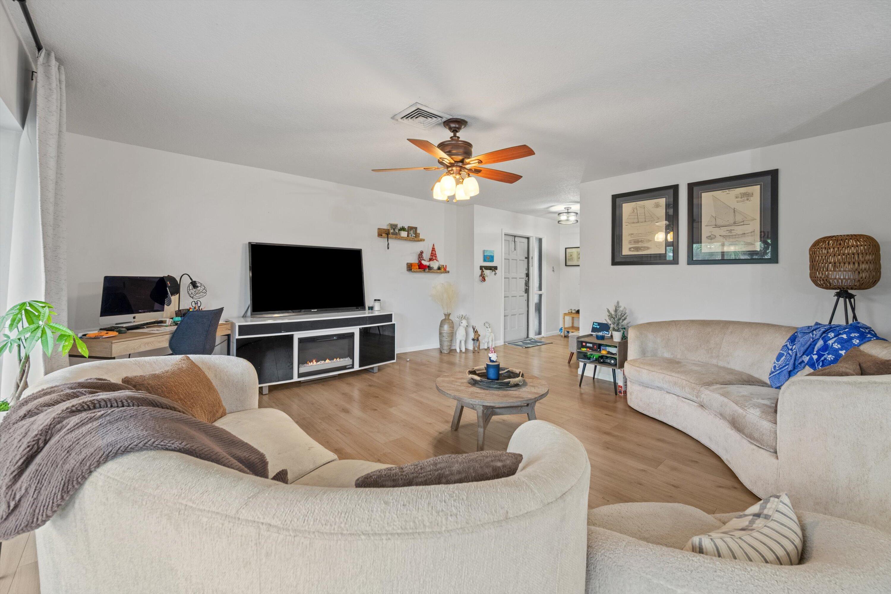 404 Pine Tree Court 6