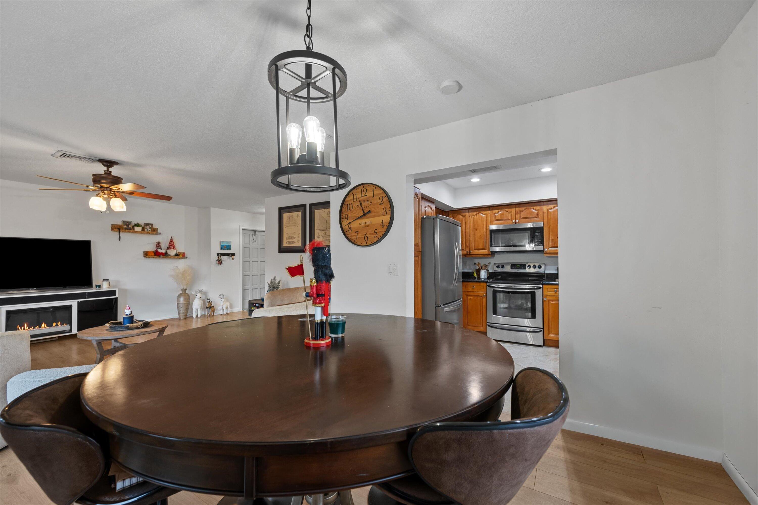 404 Pine Tree Court 6