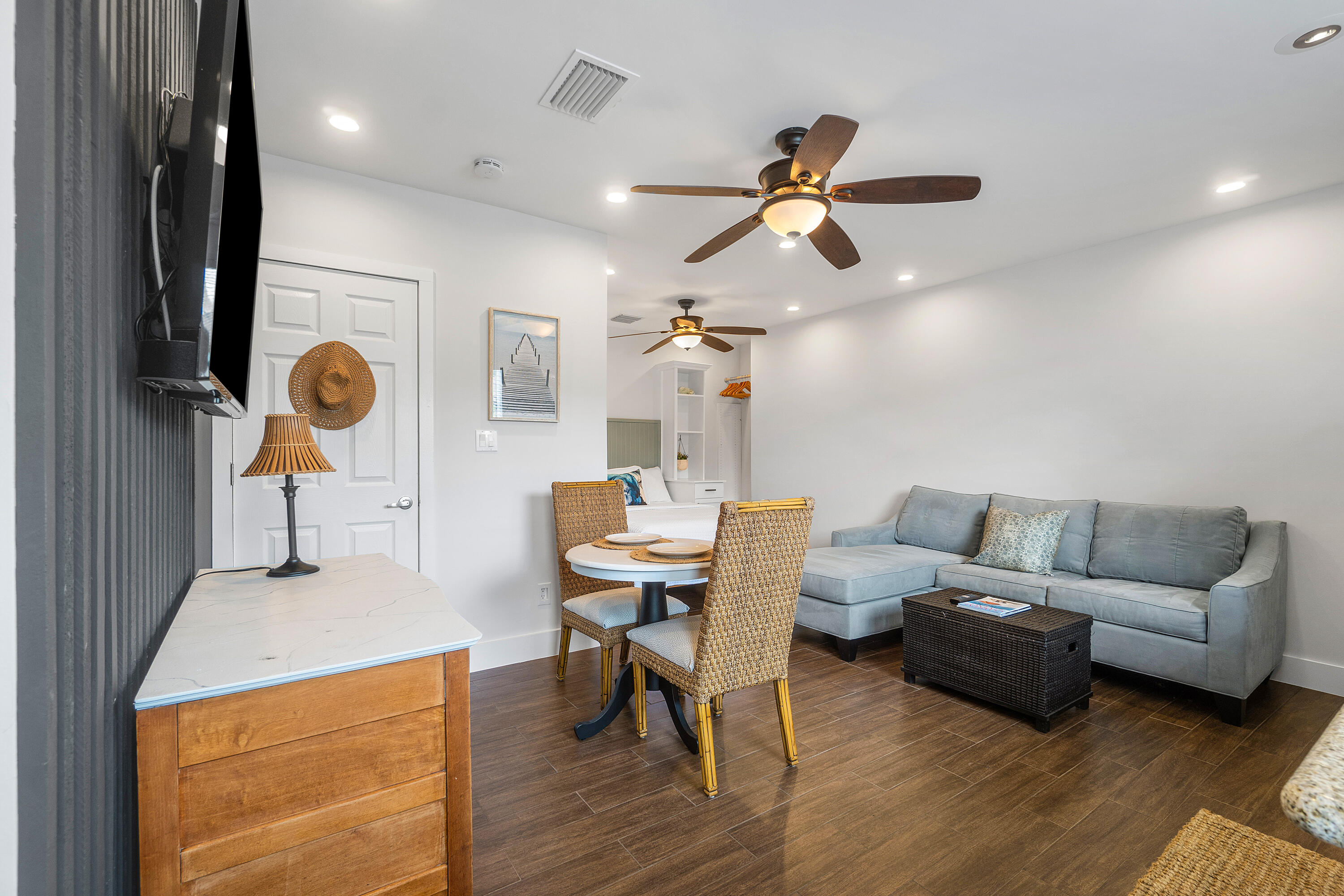 43 W Plumosa Lane Studio