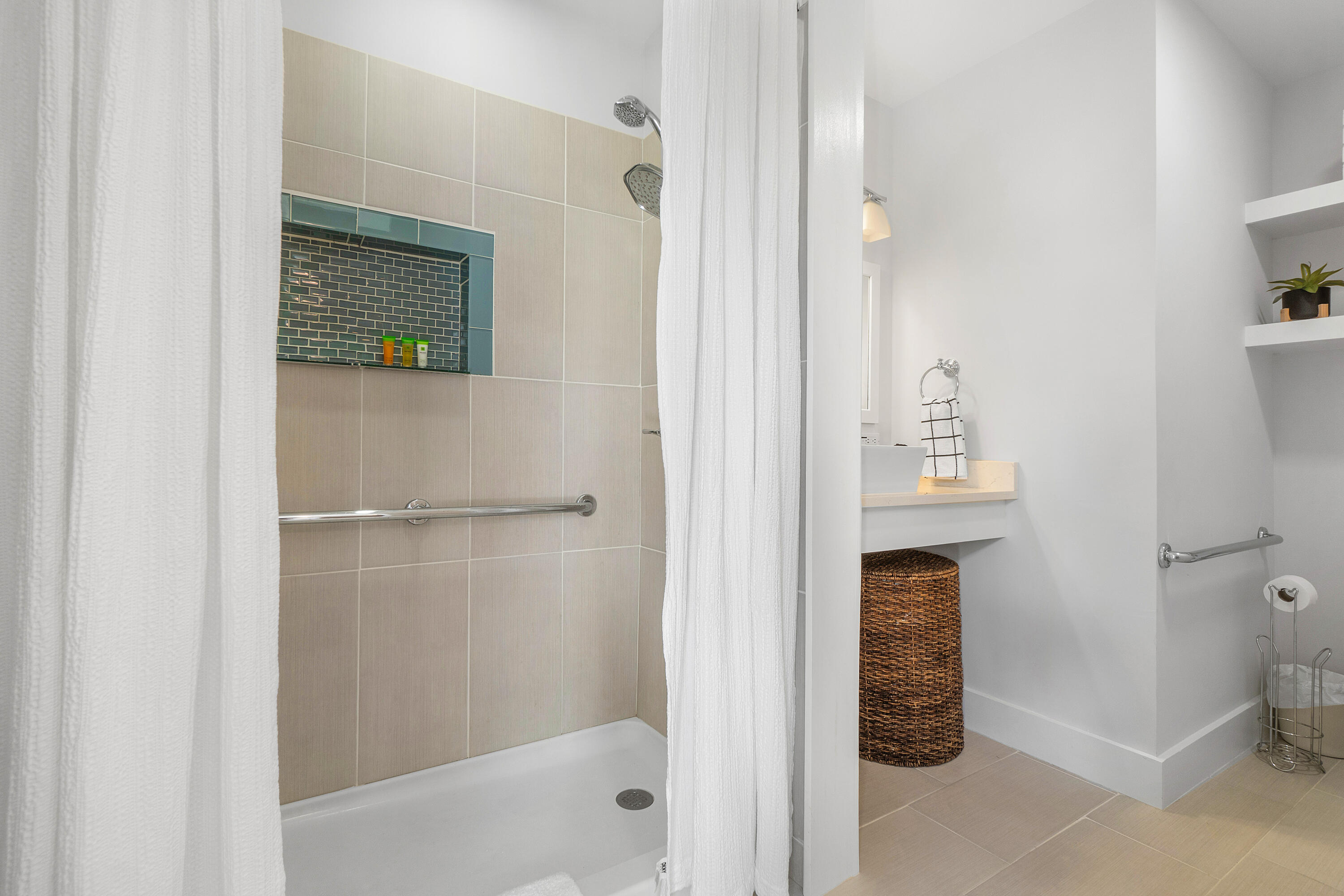 43 W Plumosa Lane Studio