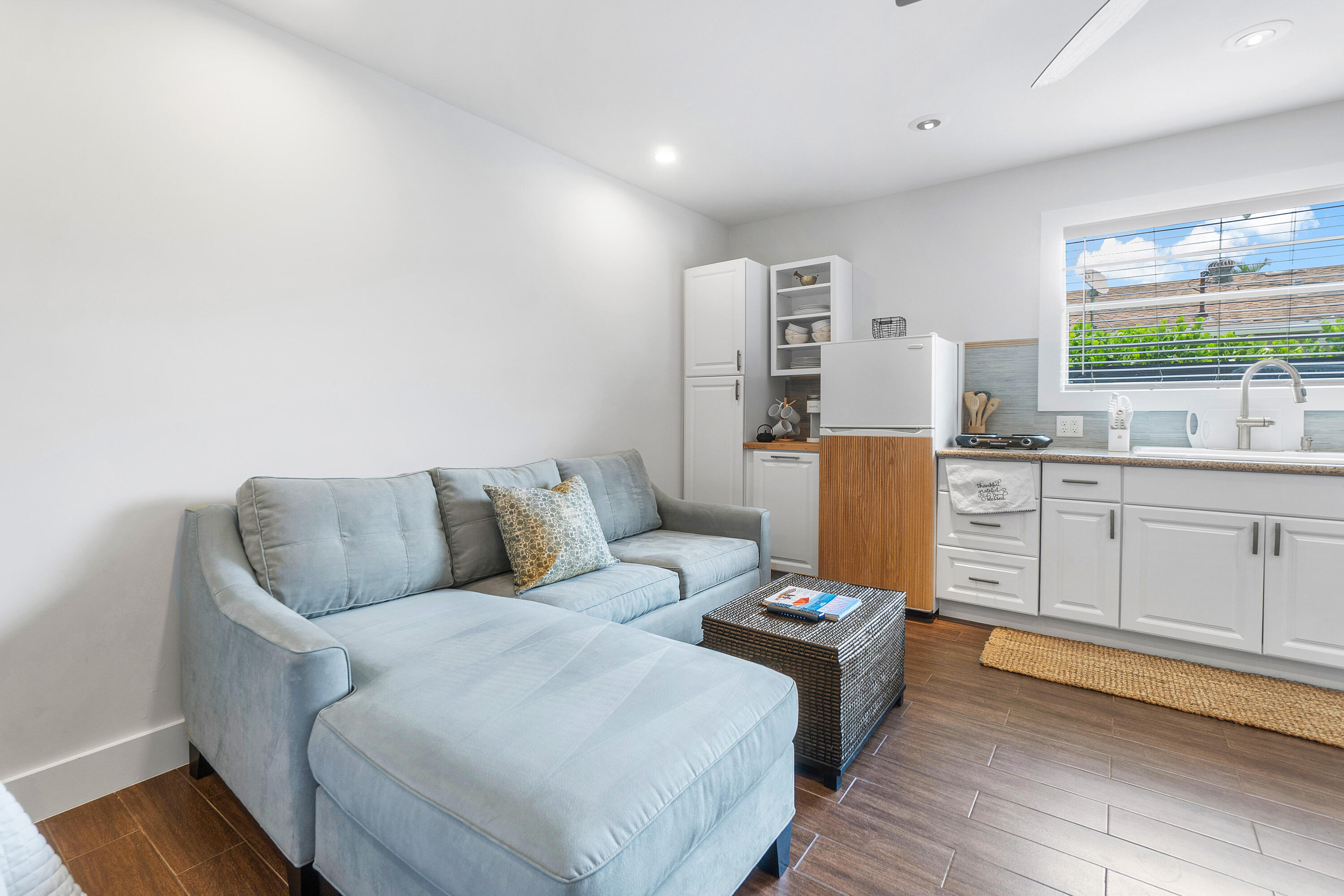 43 W Plumosa Lane Studio