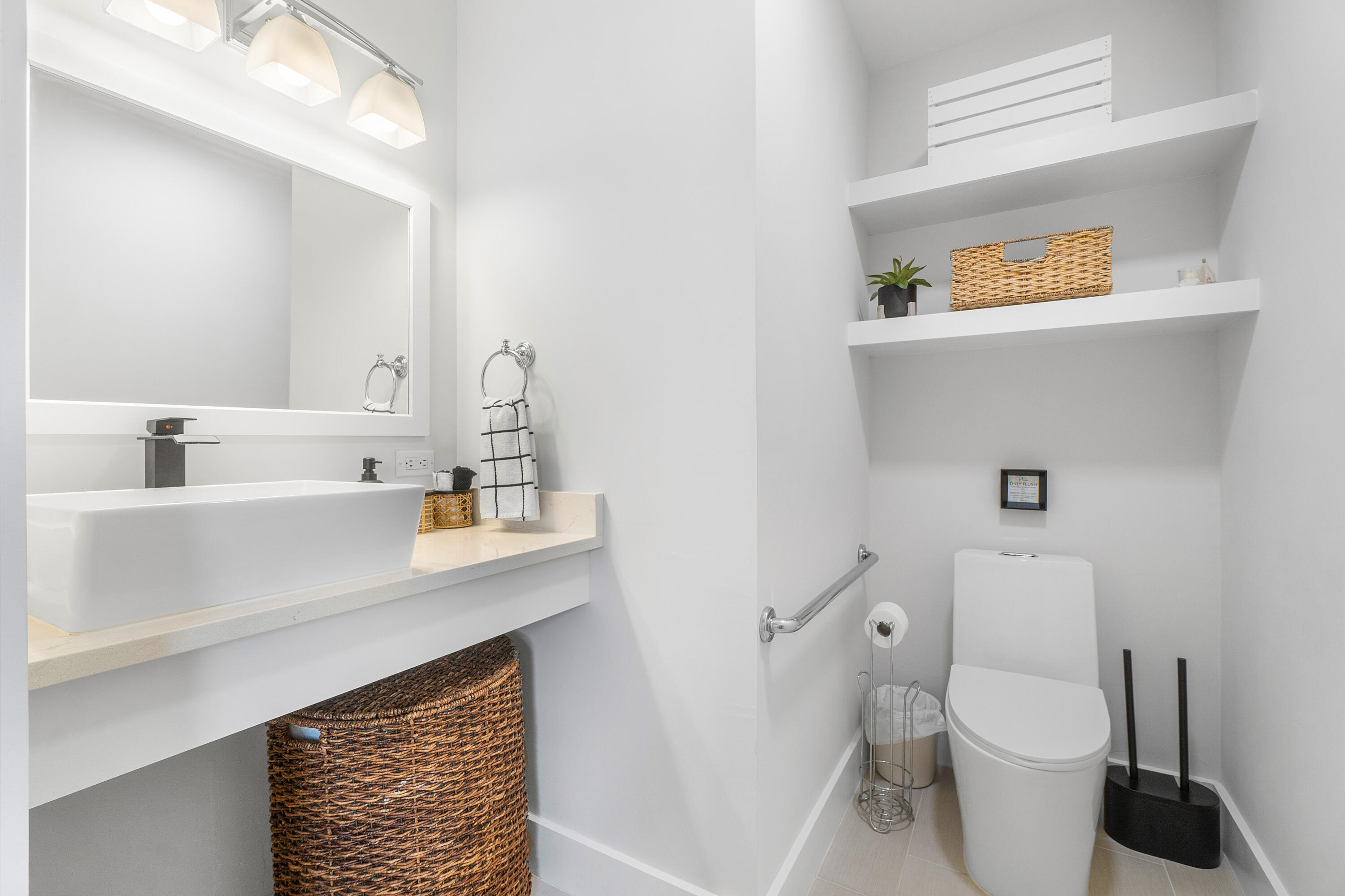43 W Plumosa Lane Studio