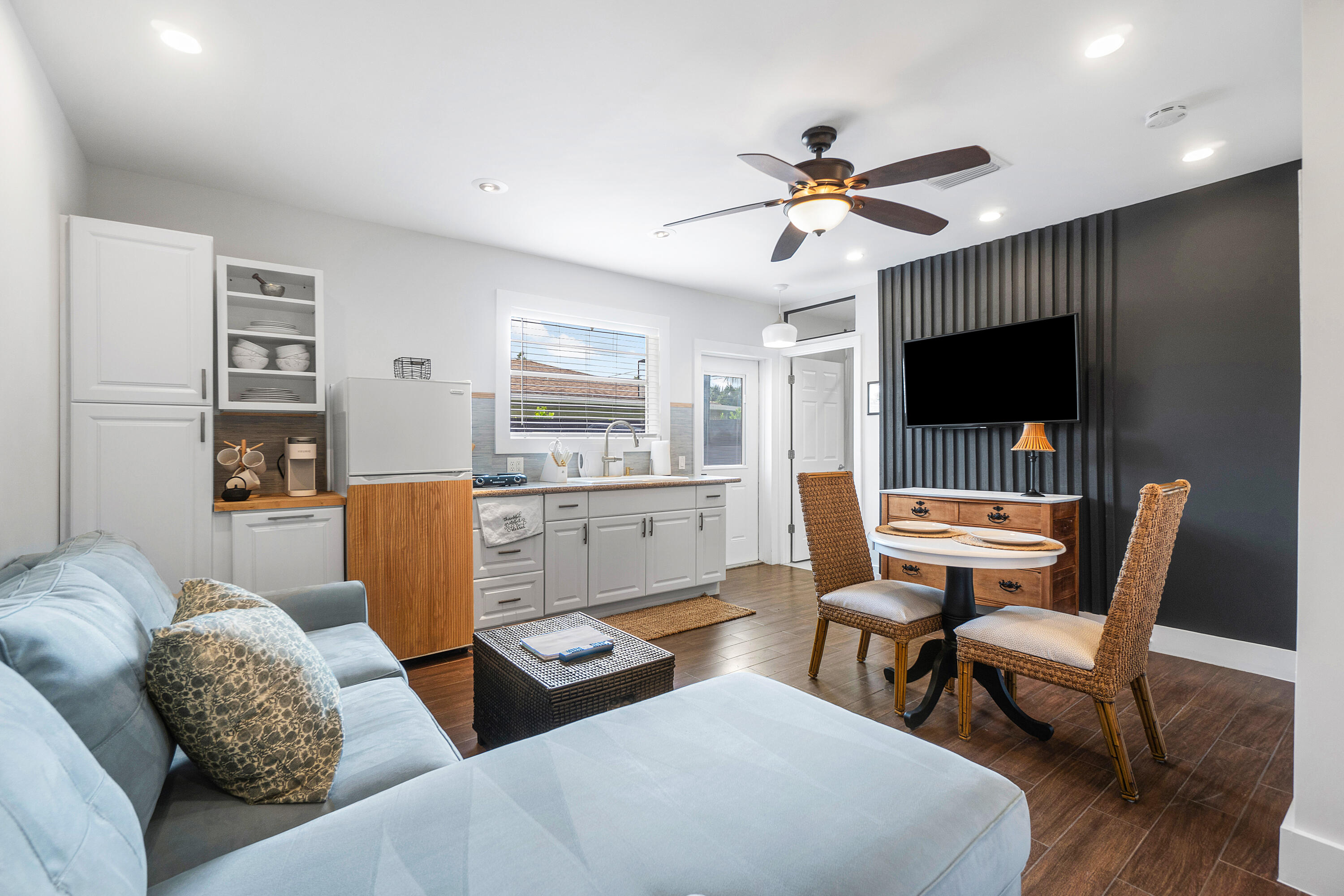 43 W Plumosa Lane Studio