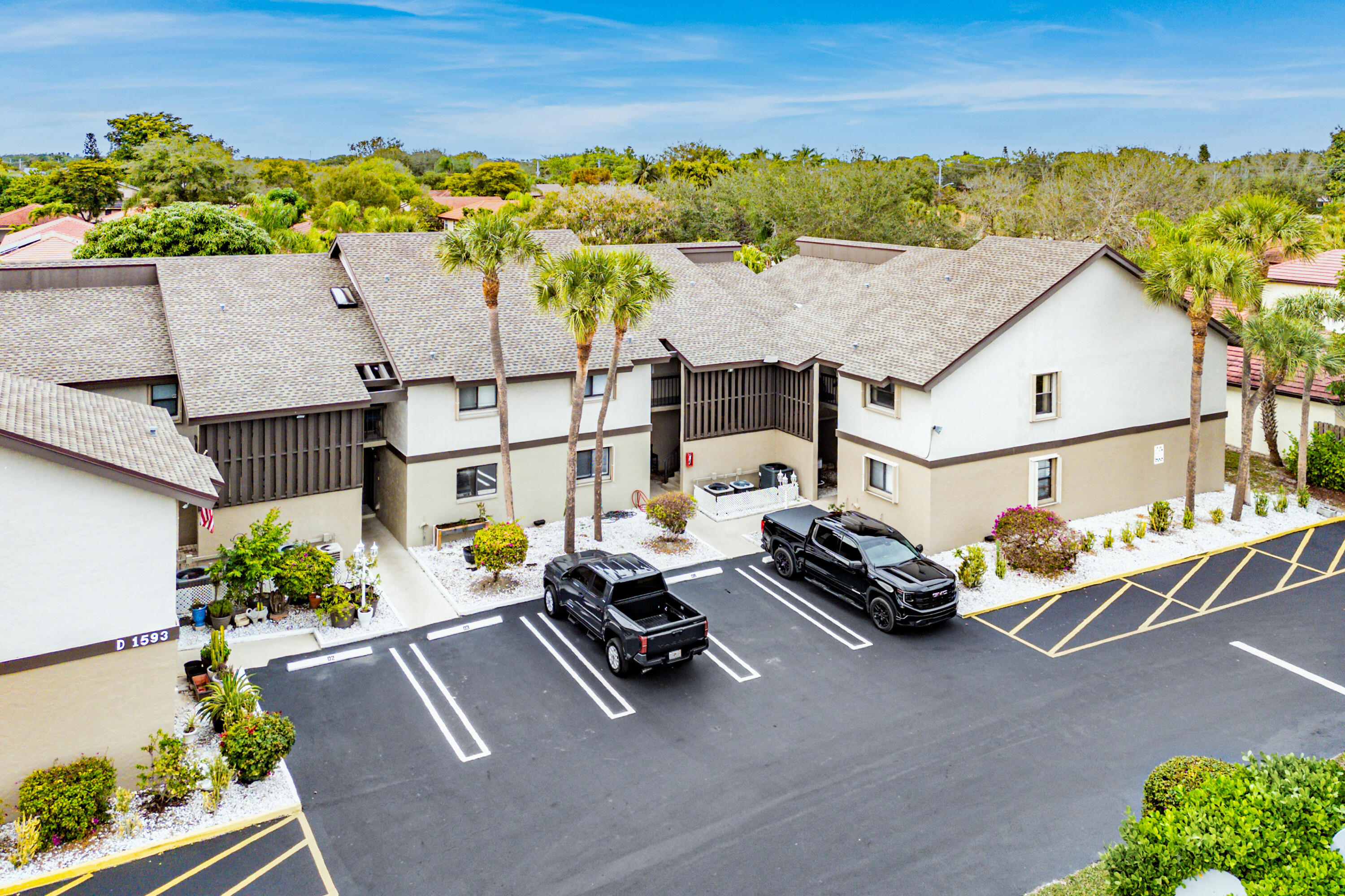 1593 Cabot Lane 8