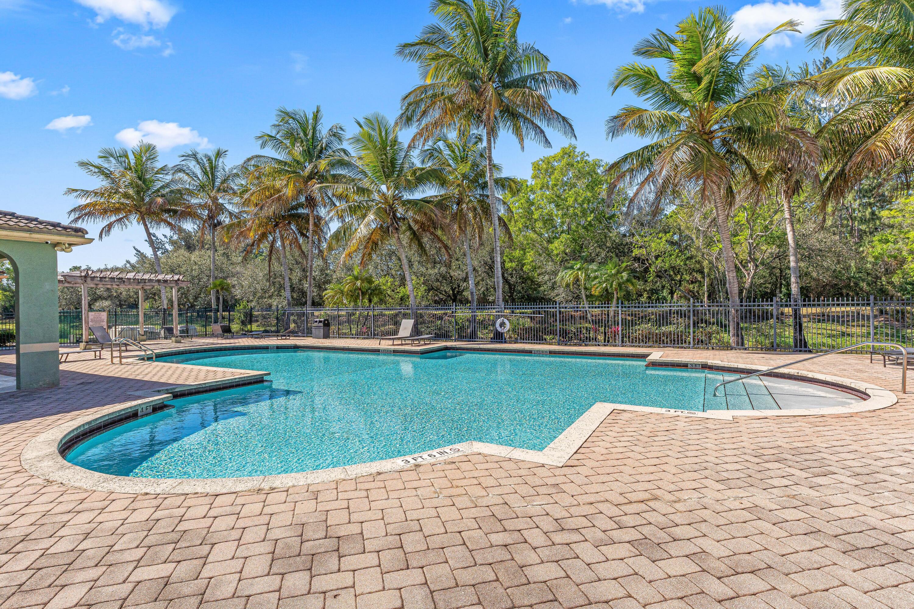 250 Crestwood Circle 102