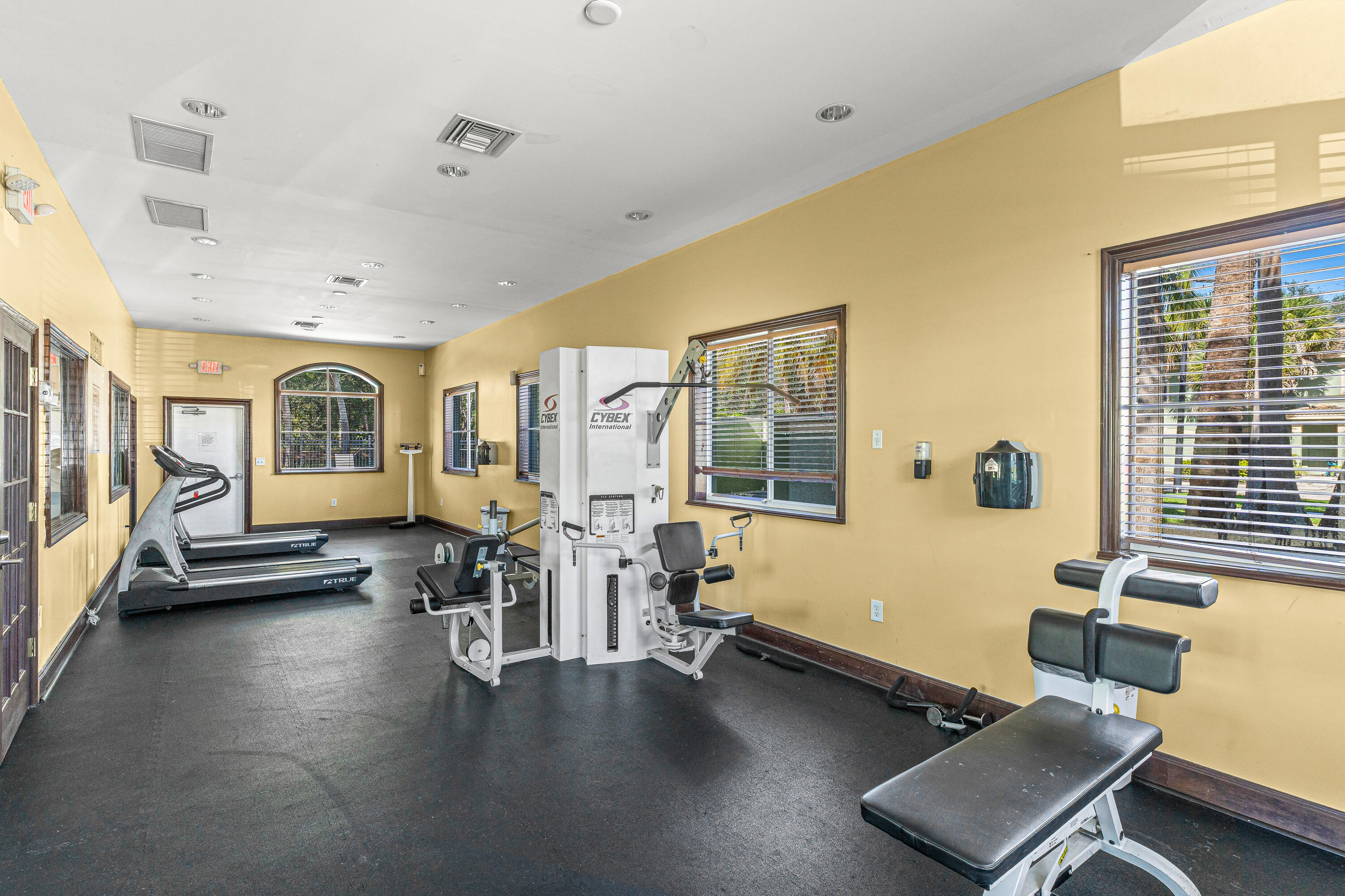 250 Crestwood Circle 102