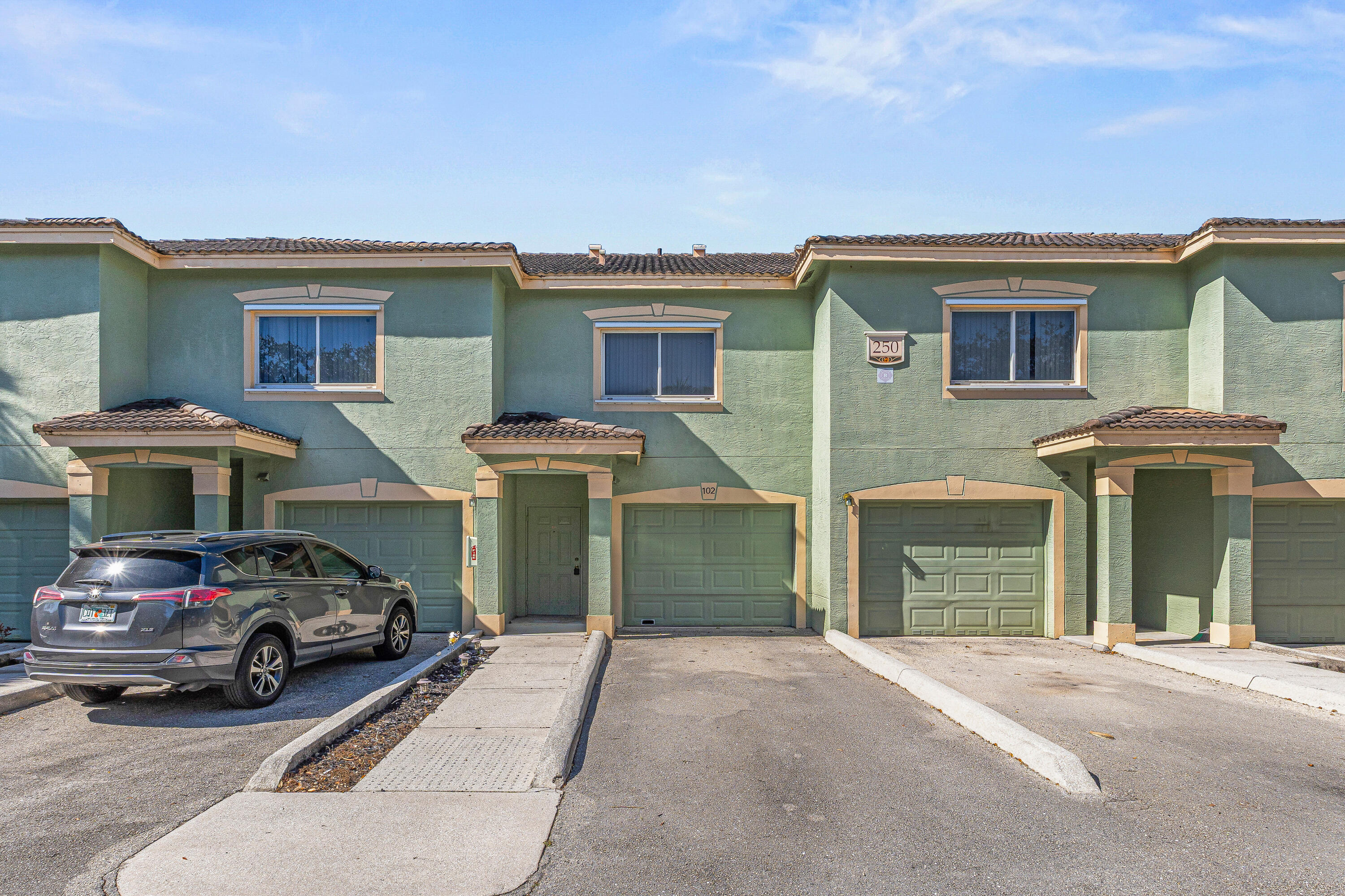 250 Crestwood Circle 102