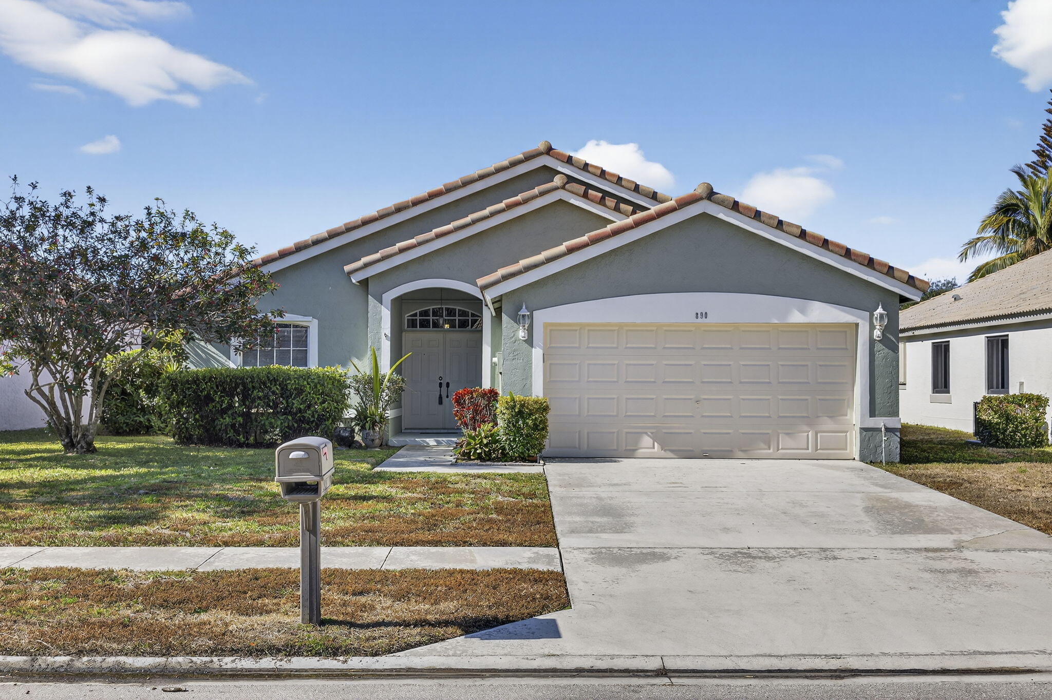 890 Lake Wellington Drive