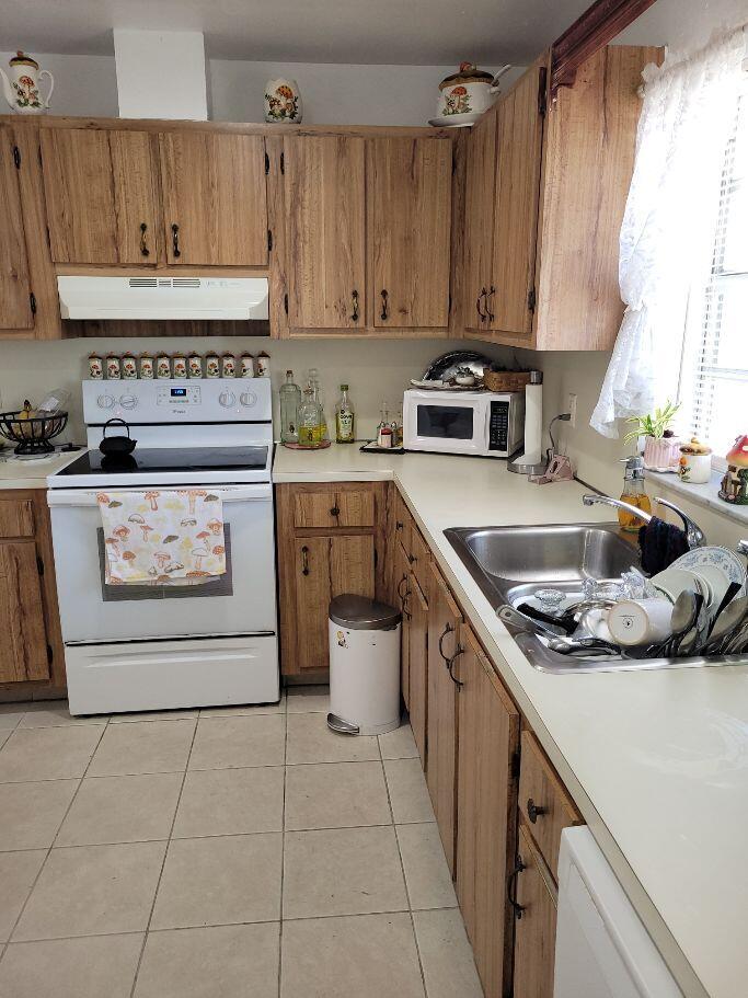 466 Holyoke Lane