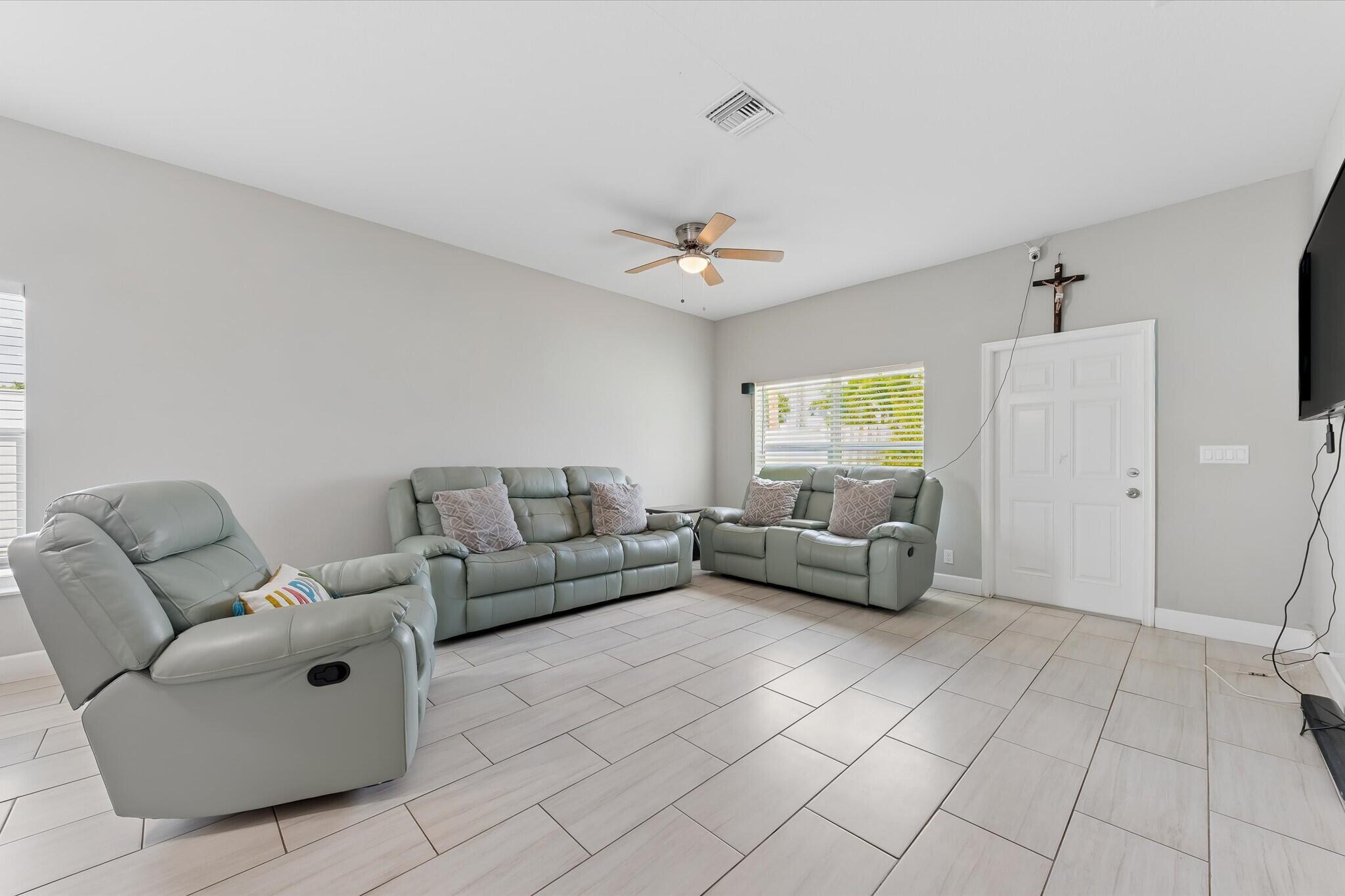 525 NW 12th Avenue