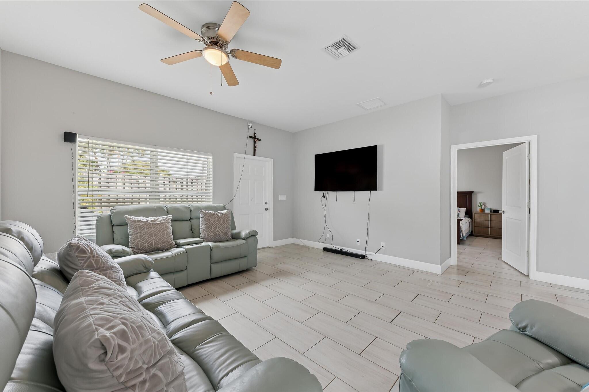 525 NW 12th Avenue
