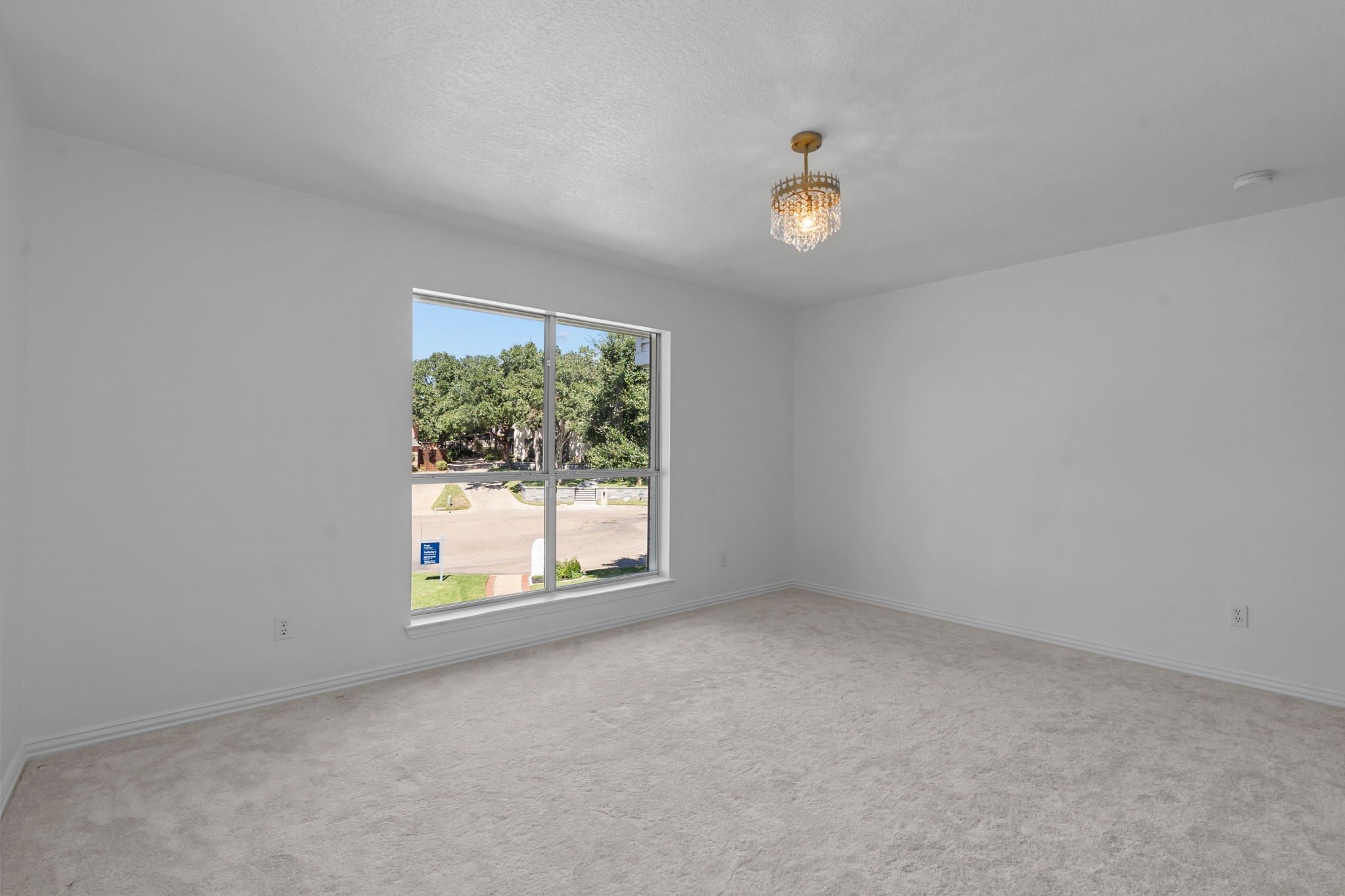 804 Woodcrest Court