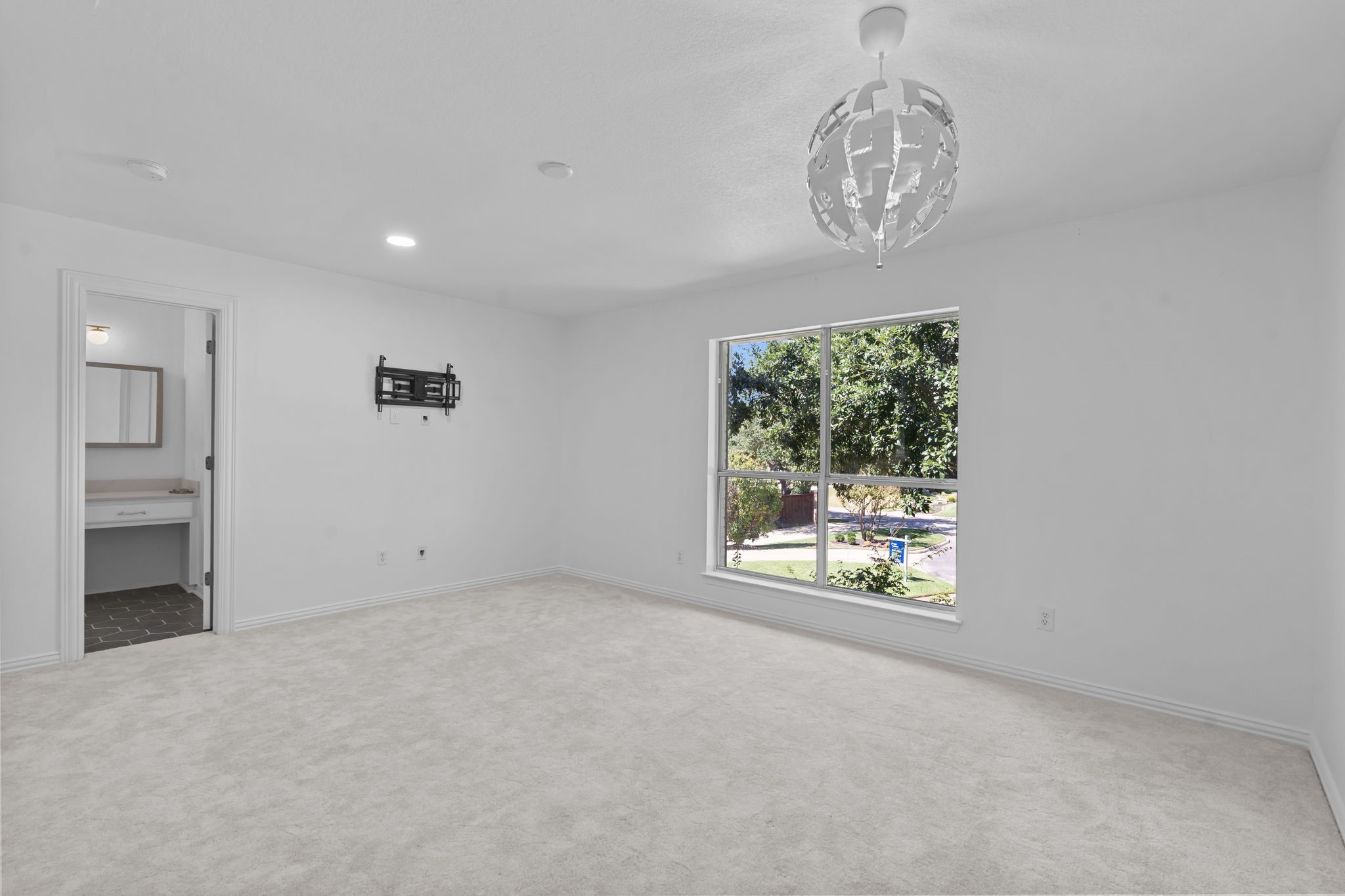 804 Woodcrest Court