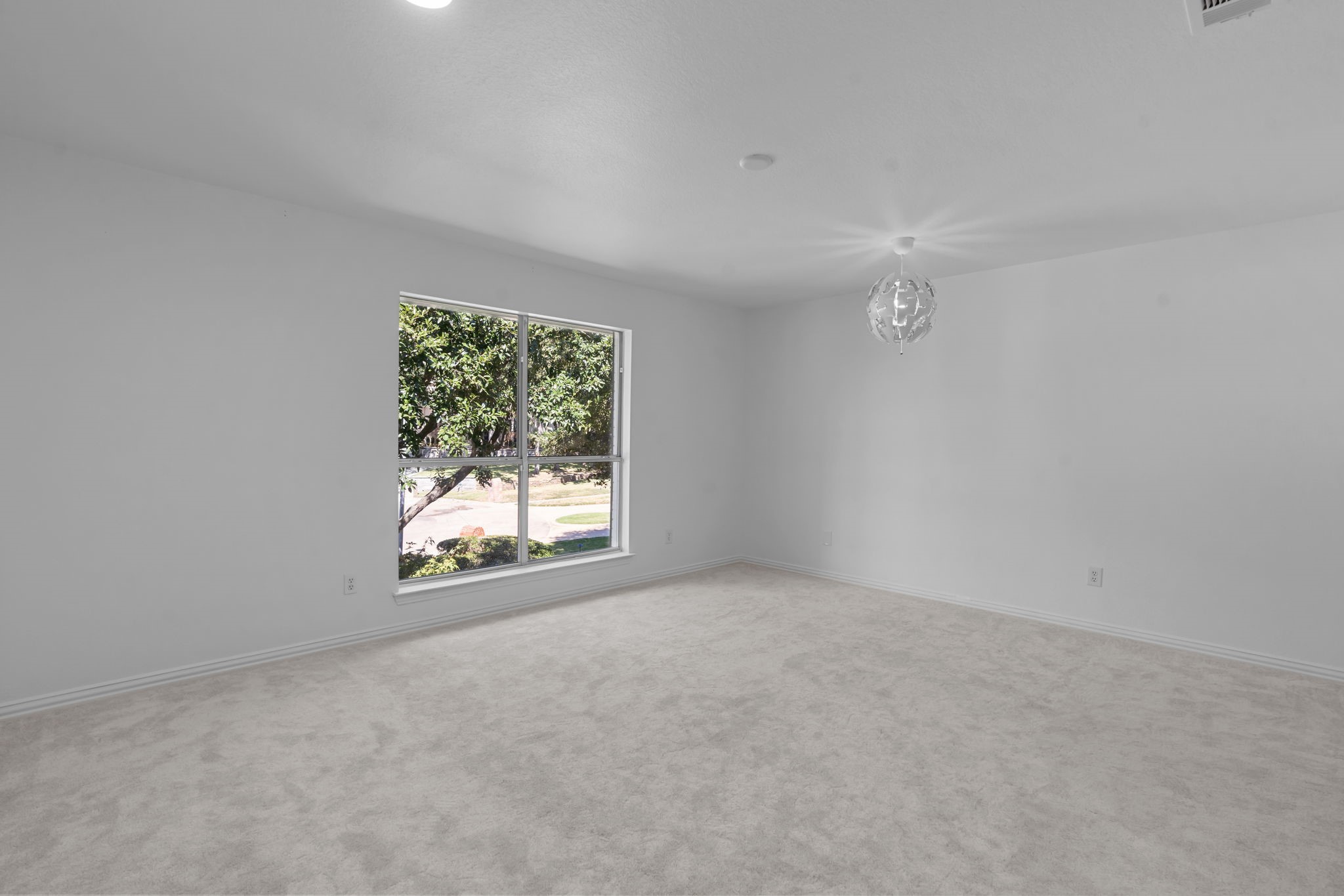 804 Woodcrest Court