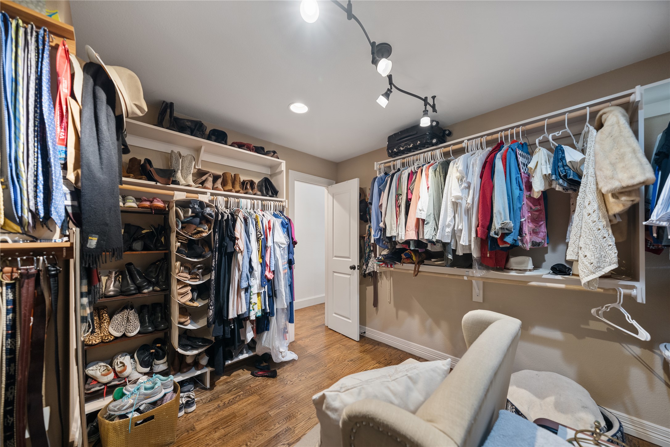 3217 Rolling Knoll Drive