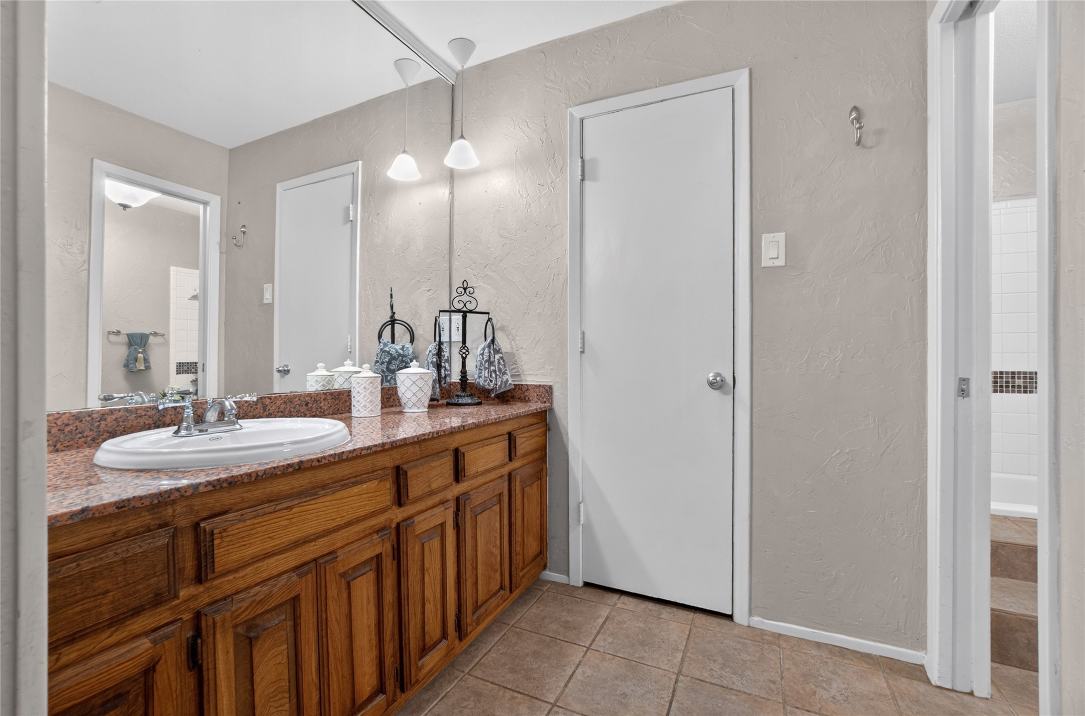 3136 Pin Oak Court