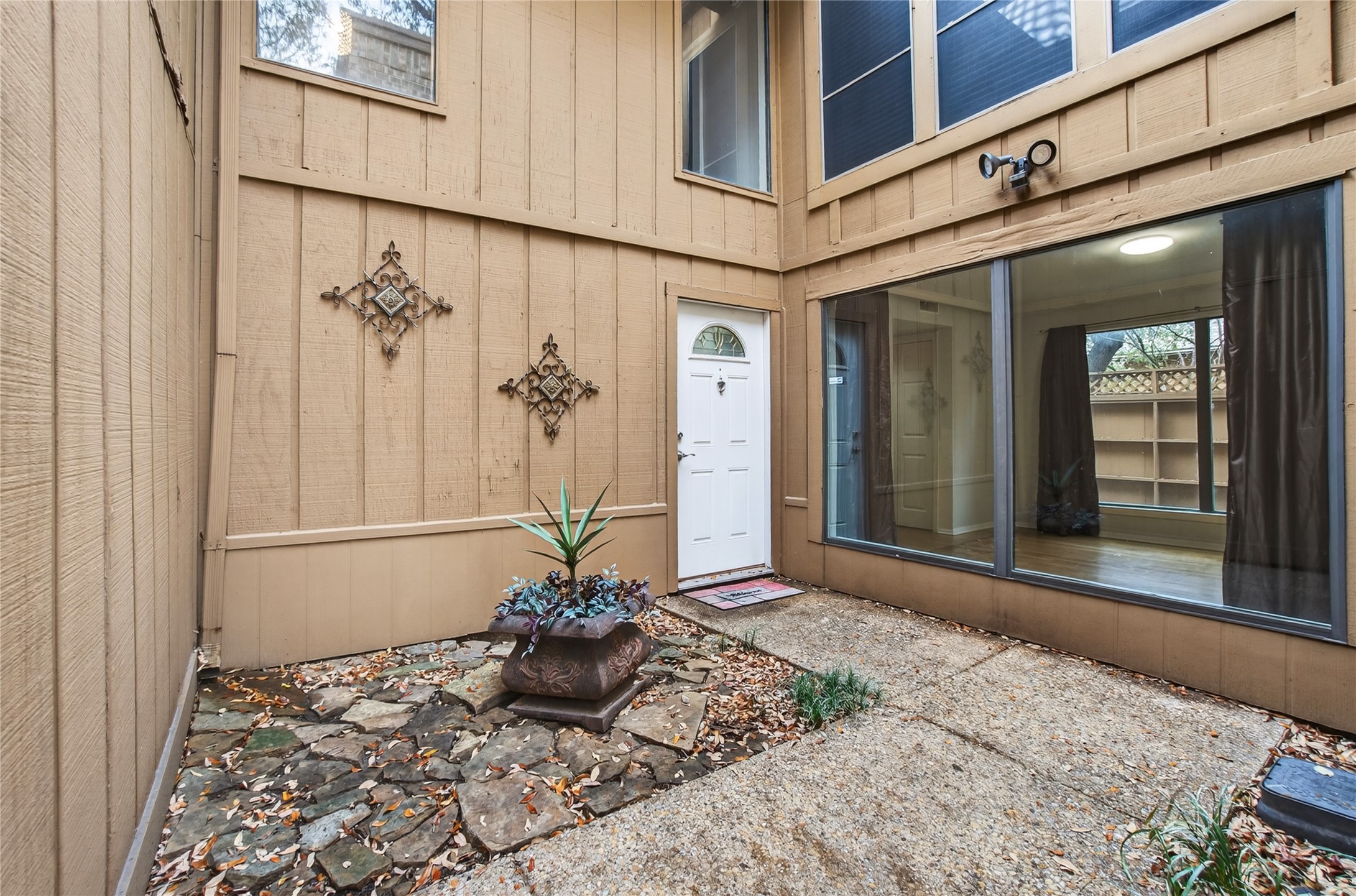 3136 Pin Oak Court
