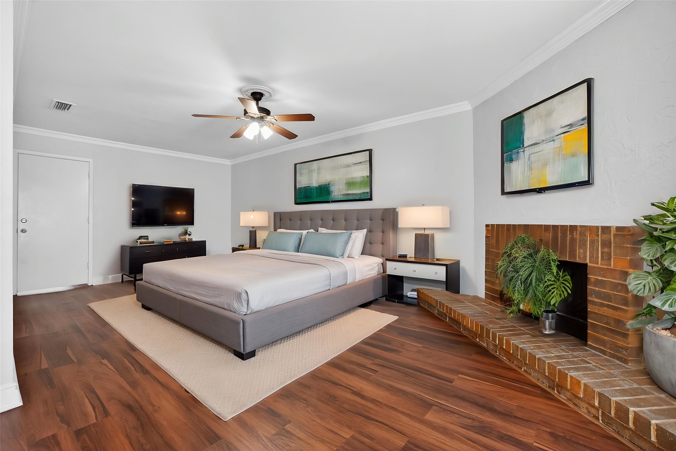 3136 Pin Oak Court
