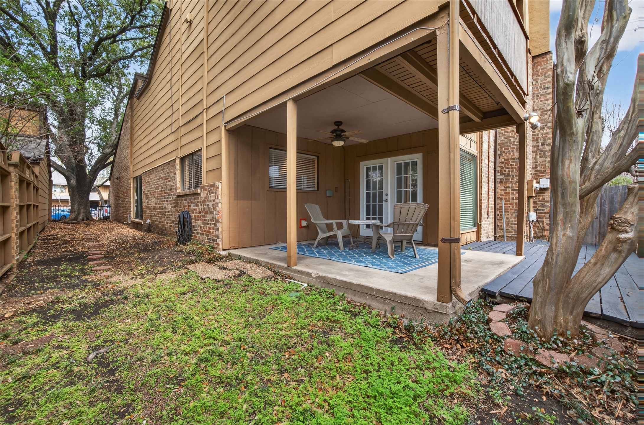 3136 Pin Oak Court