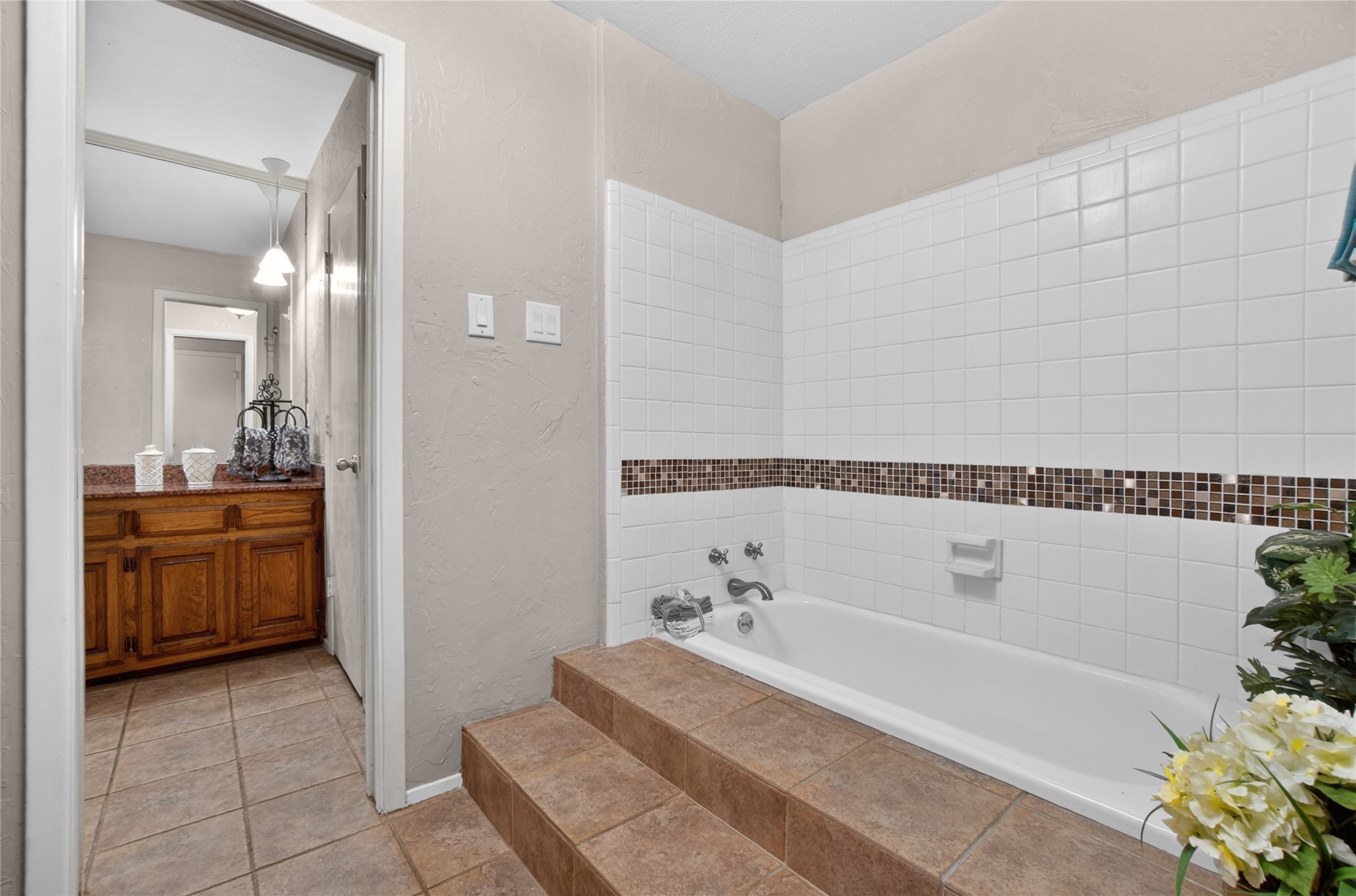 3136 Pin Oak Court