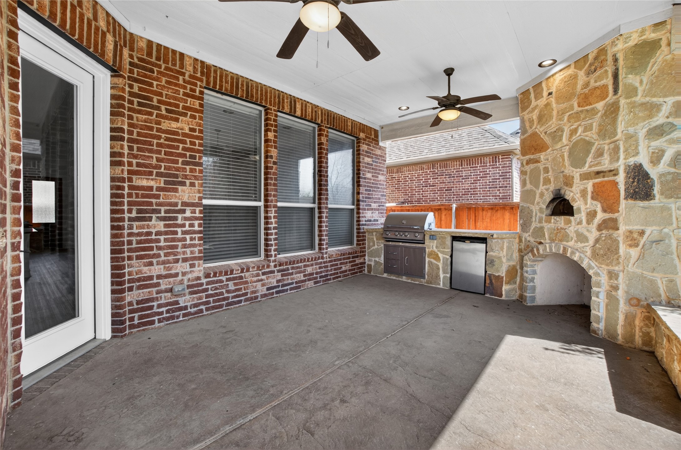 2538 Broadway Drive