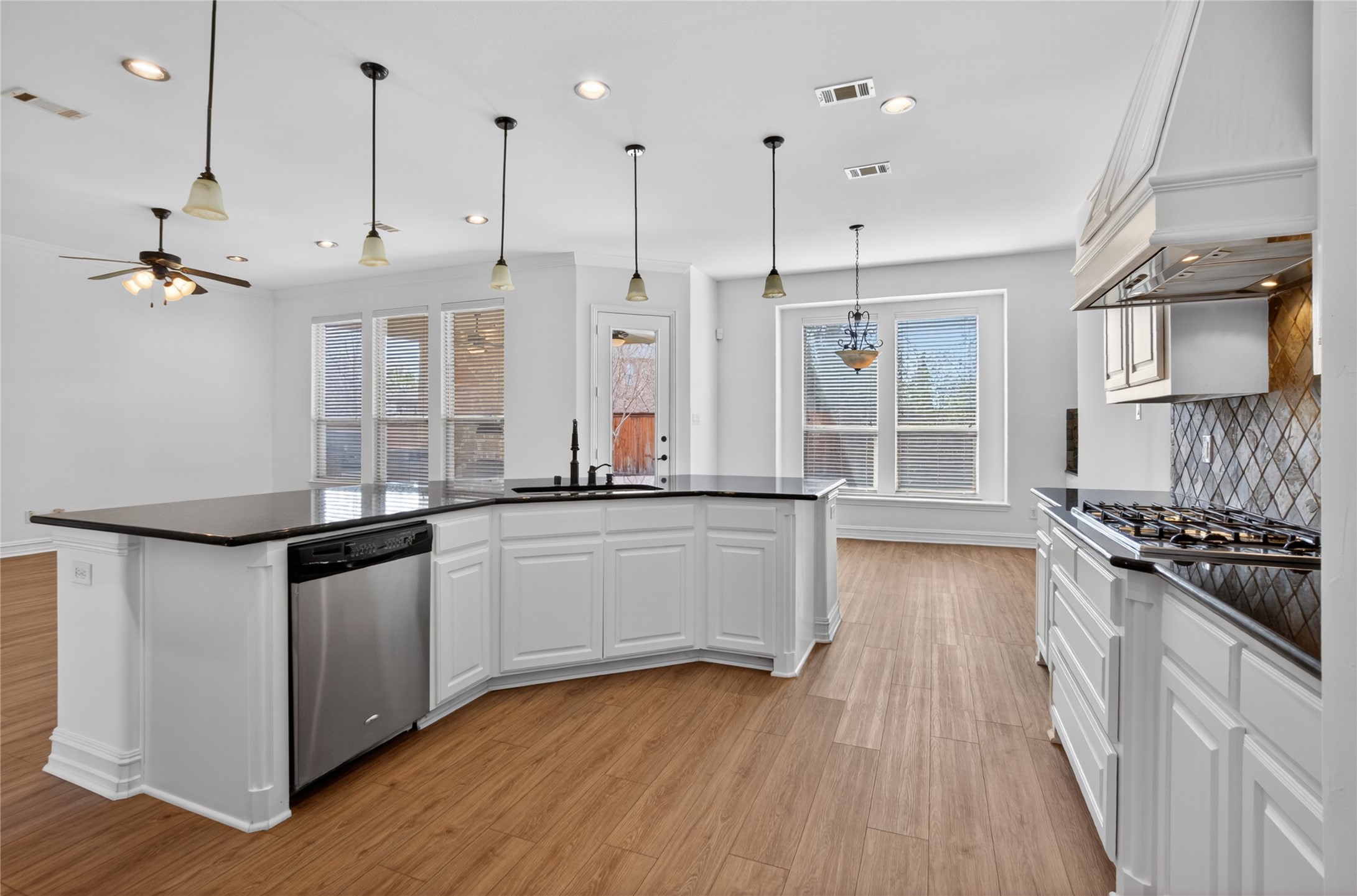 2538 Broadway Drive