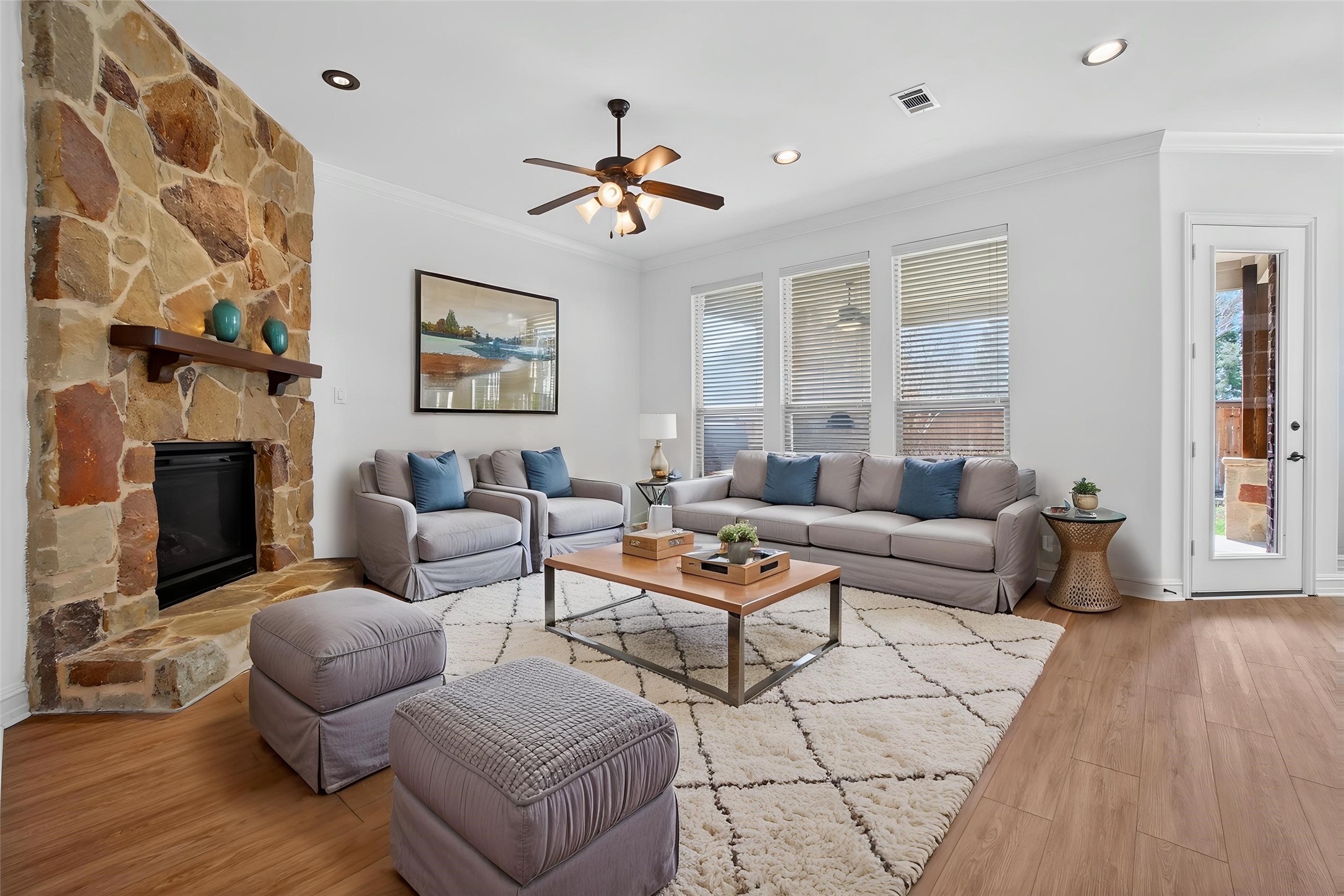2538 Broadway Drive