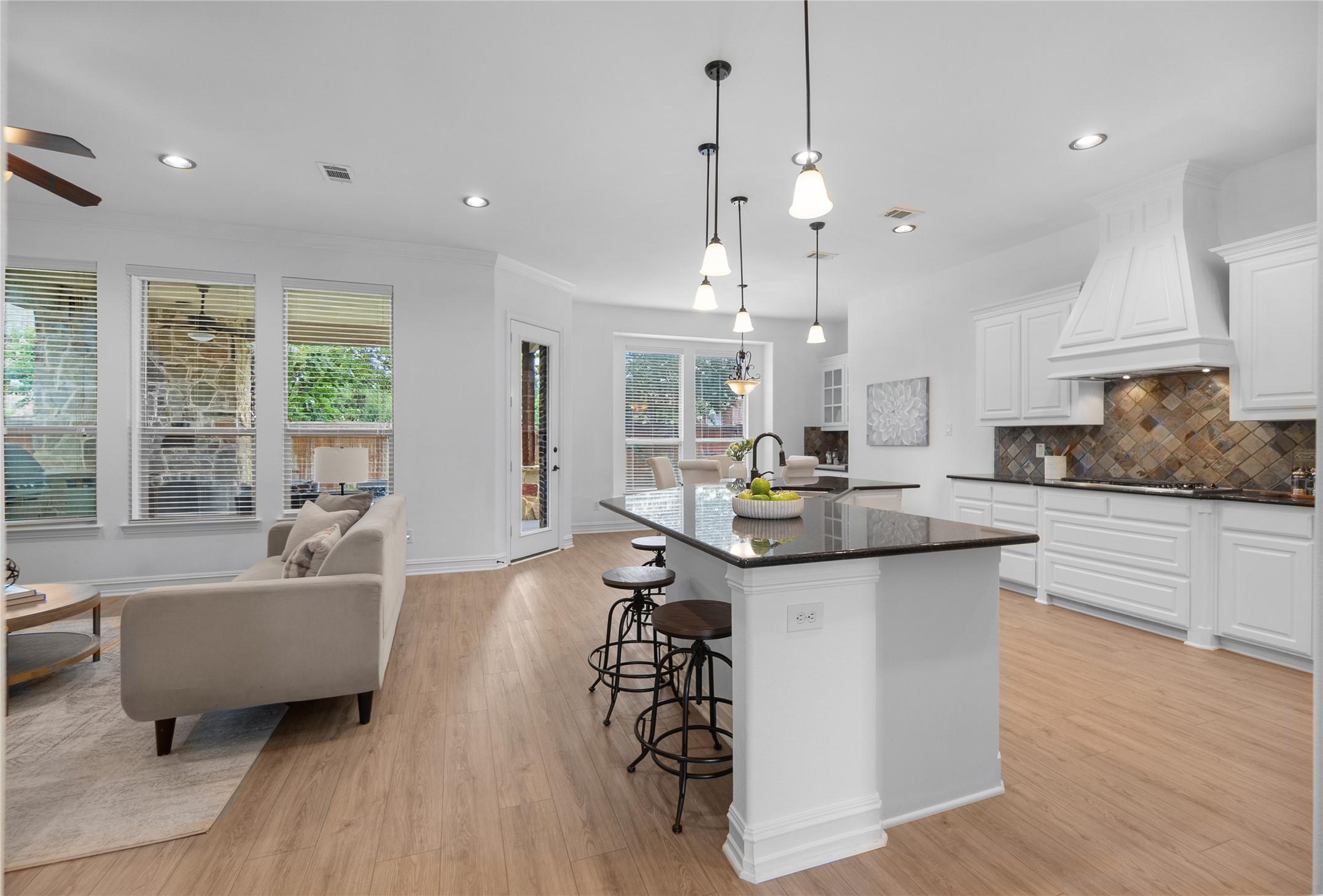 2538 Broadway Drive