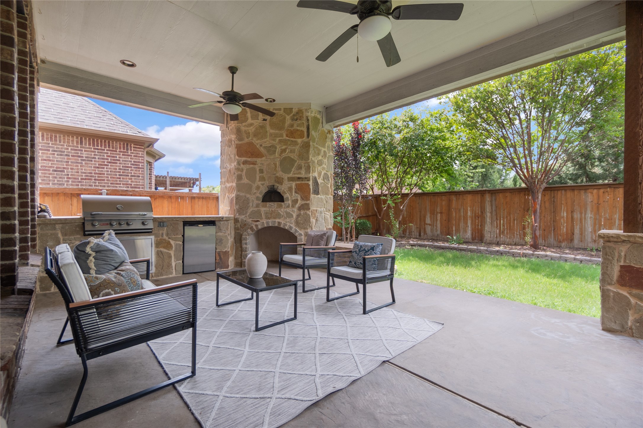 2538 Broadway Drive