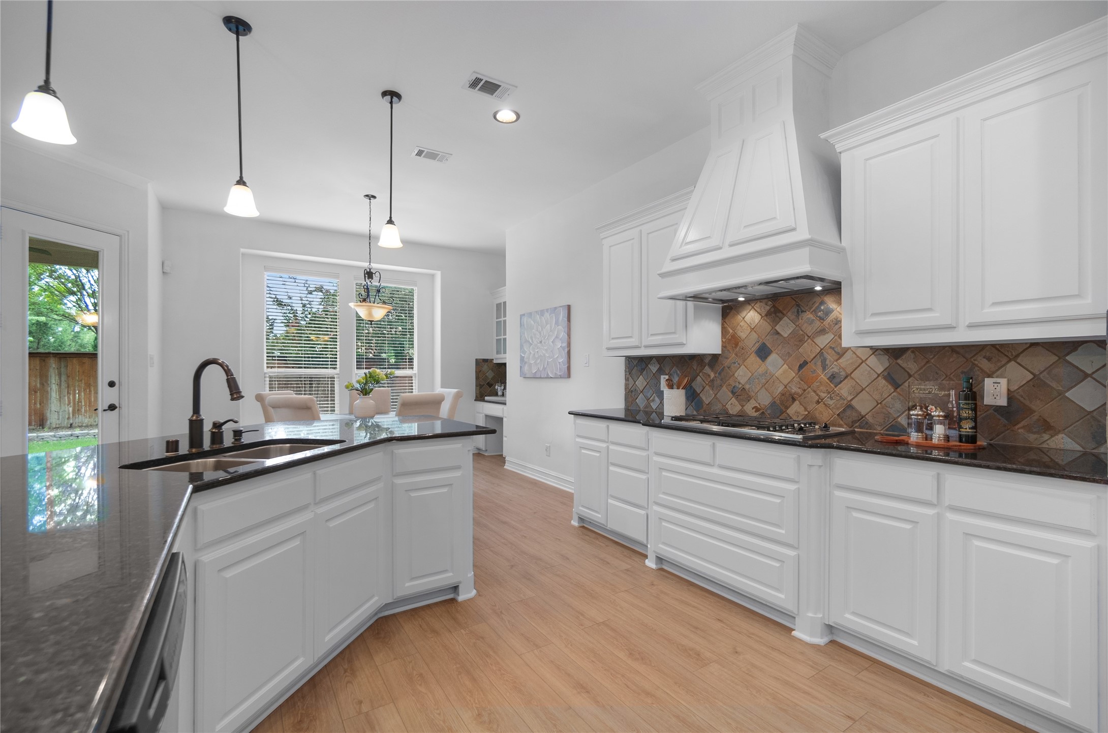 2538 Broadway Drive