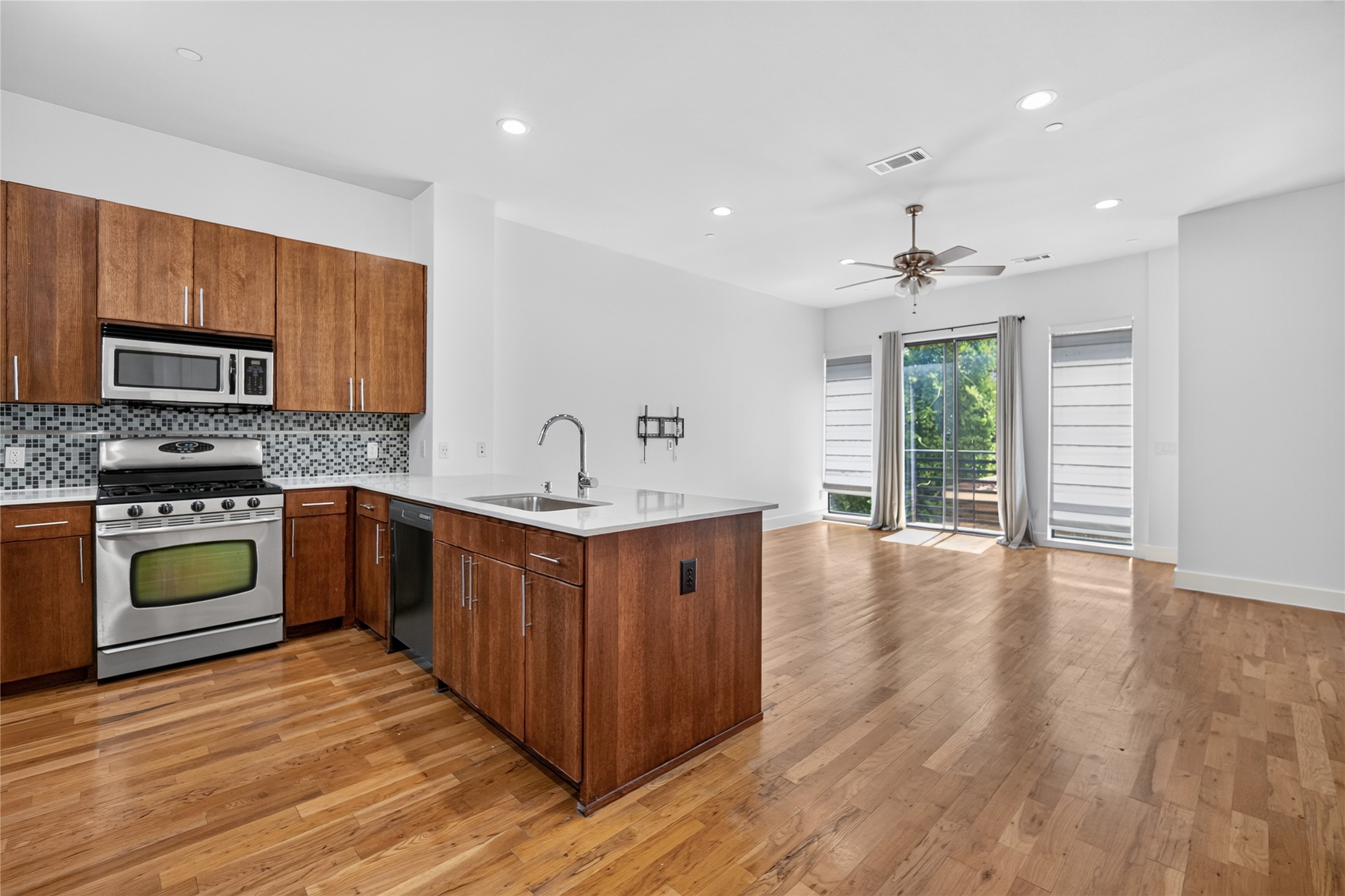 3930 Bowser Avenue 10