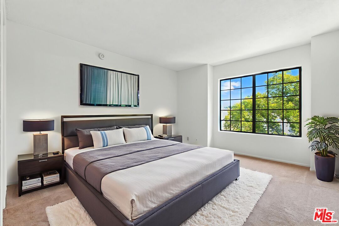 11127 La Maida St Unit: 14