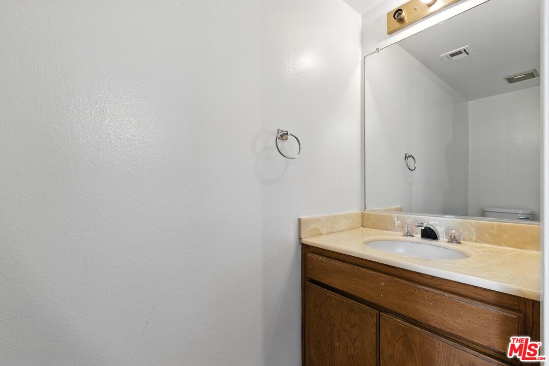 11127 La Maida St Unit: 14