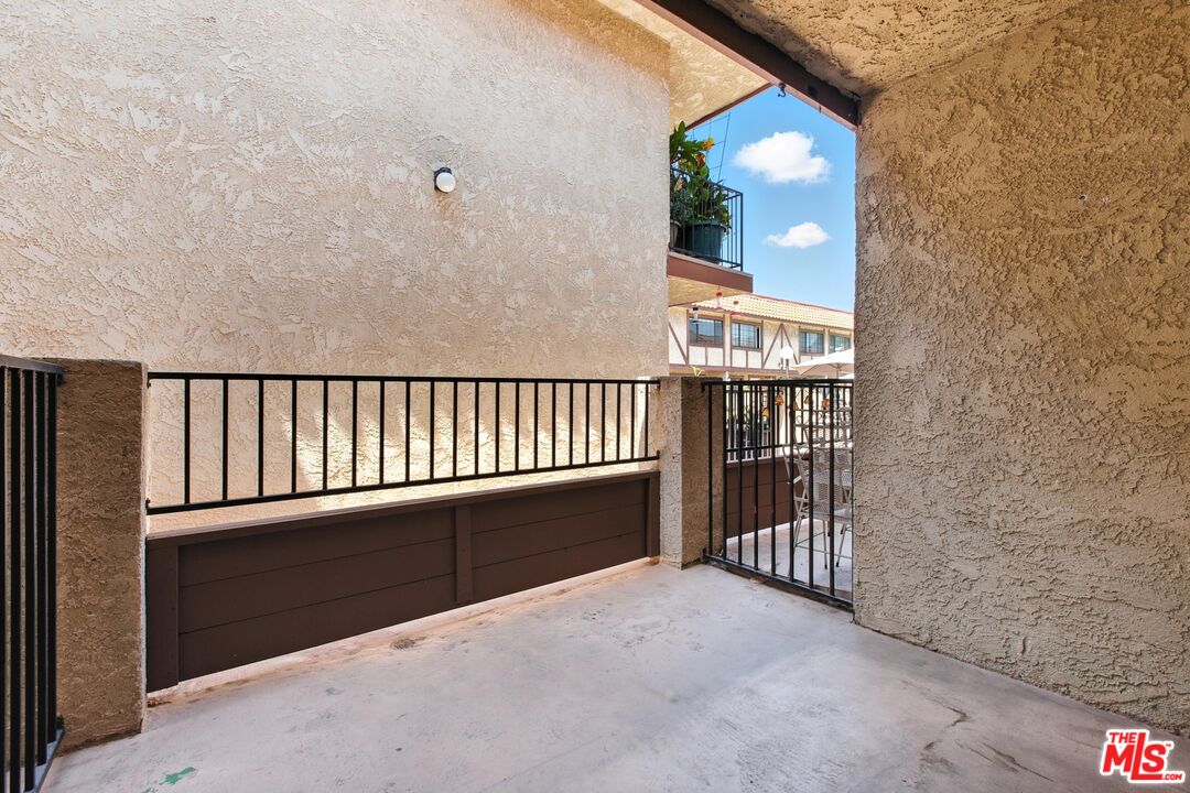 11127 La Maida St Unit: 14