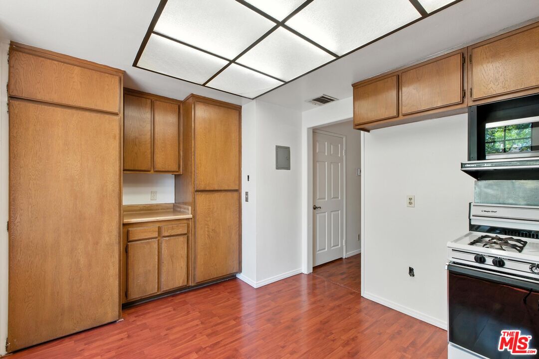 11127 La Maida St Unit: 14