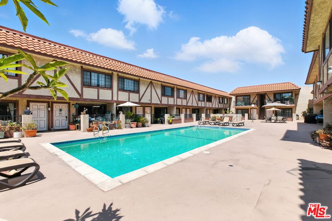 11127 La Maida St Unit: 14