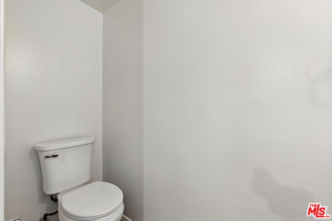 11127 La Maida St Unit: 14