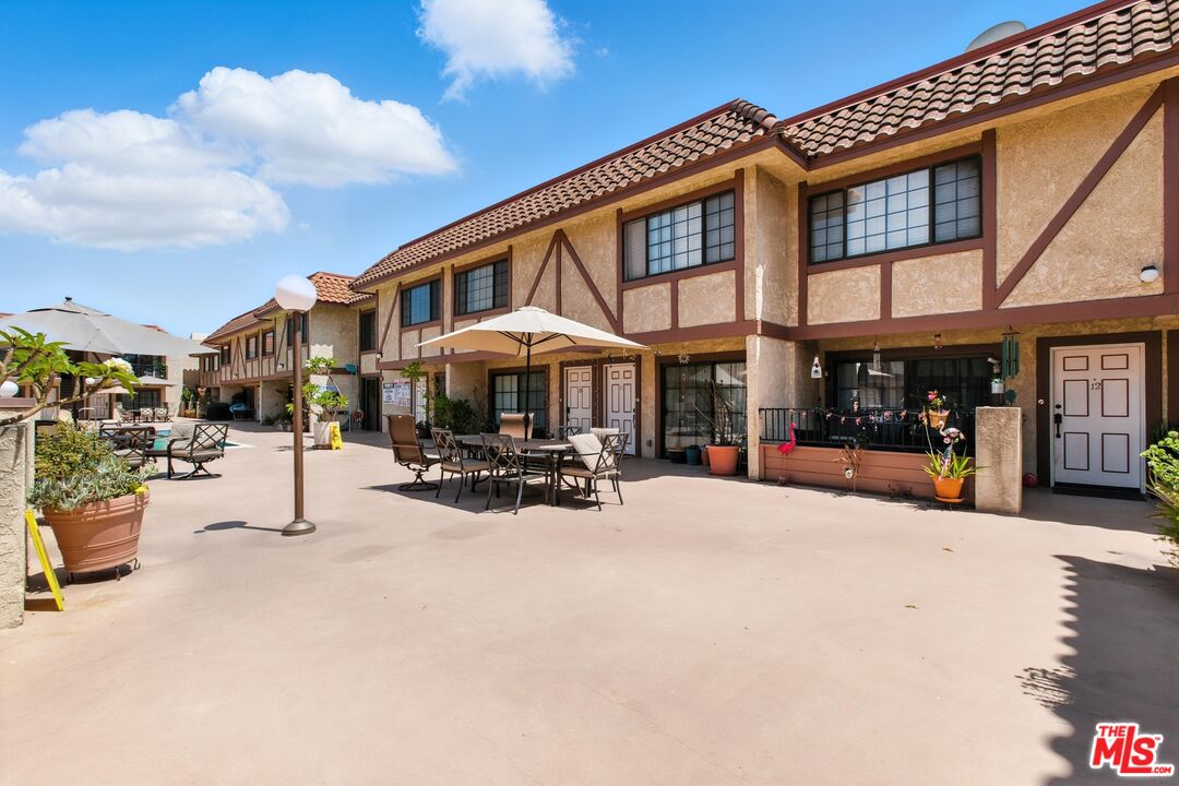 11127 La Maida St Unit: 14