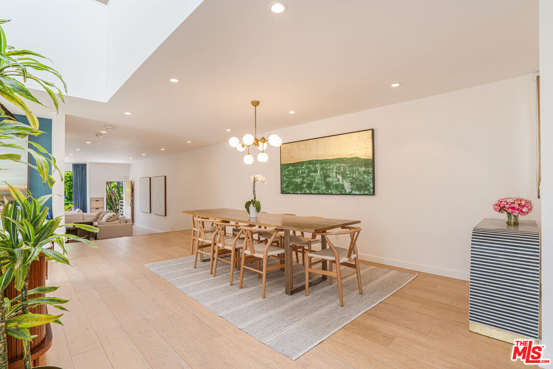 16 Voyage St