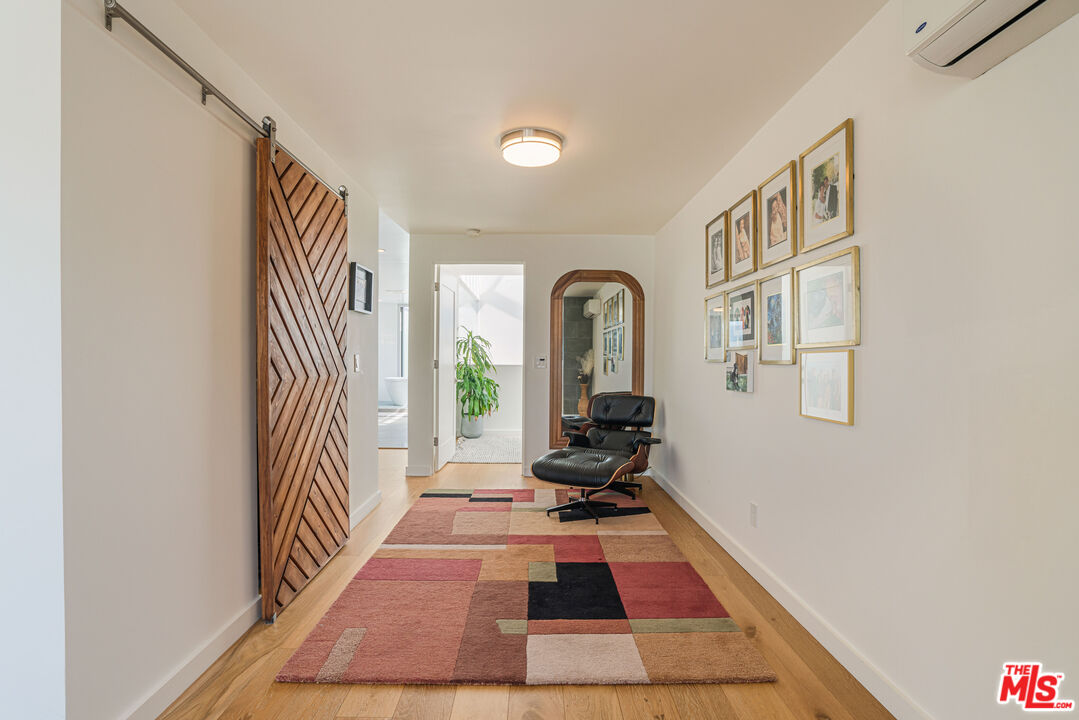 16 Voyage St