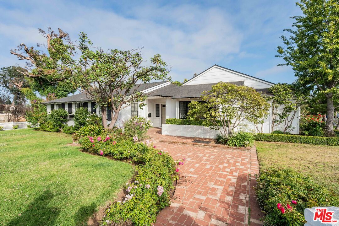 548 Alma Real Dr