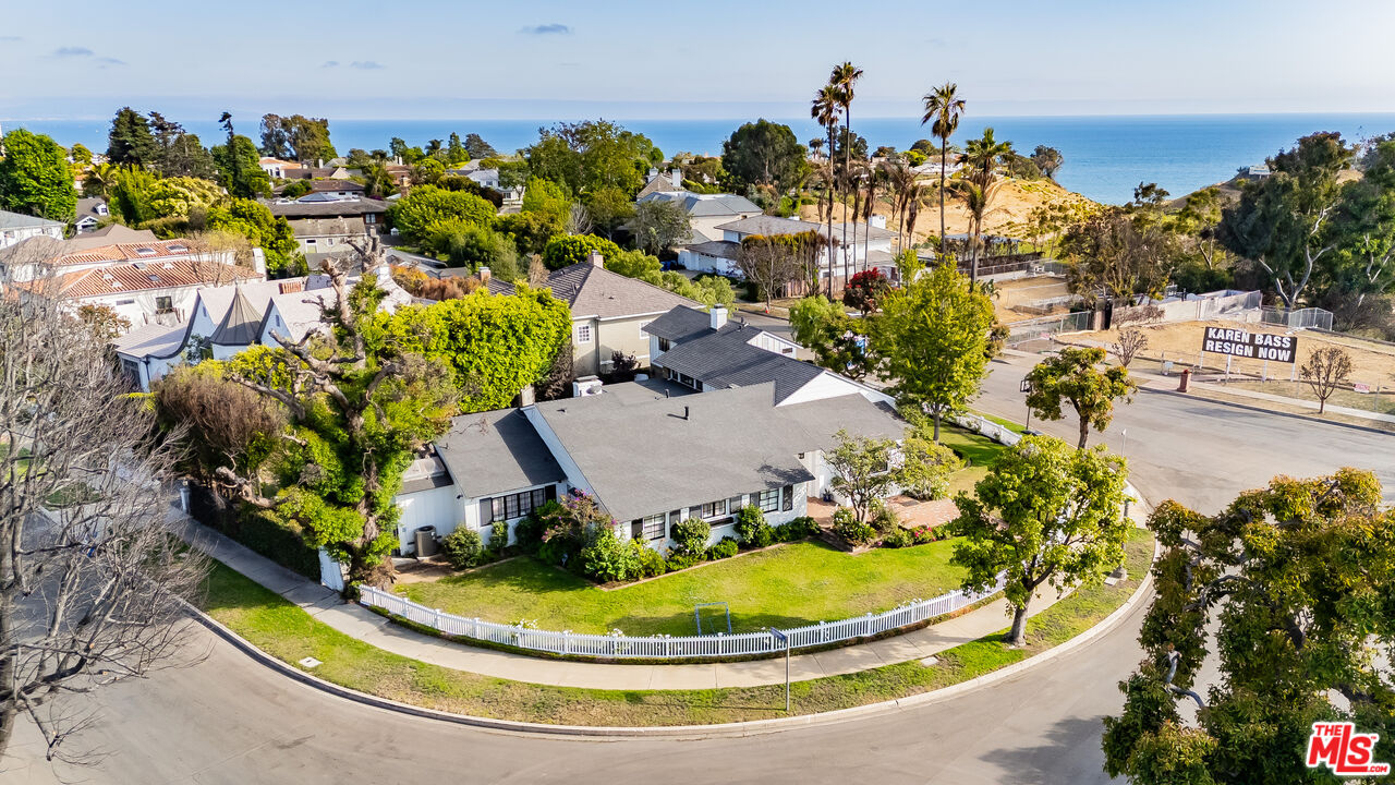 548 Alma Real Dr