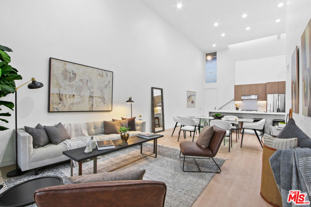 1025 Ocean Ave Unit: 301
