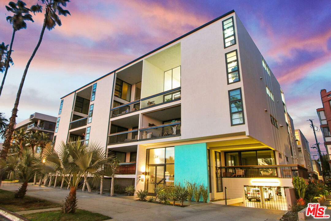 1025 Ocean Ave Unit: 301