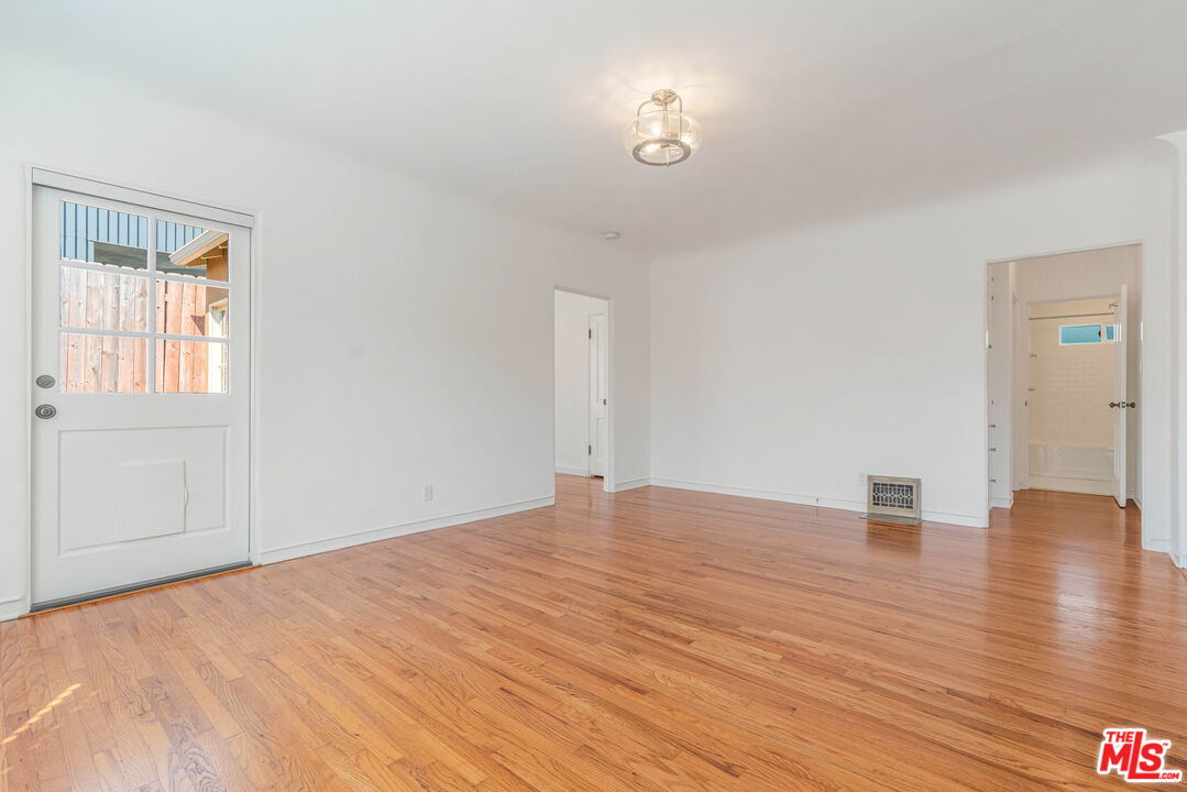 2409 28th St Unit: 1