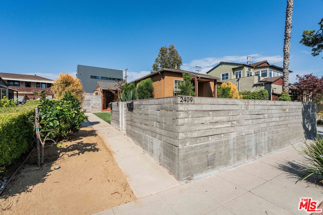 2409 28th St Unit: 1
