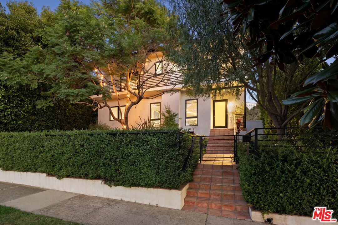 582 Radcliffe Ave
