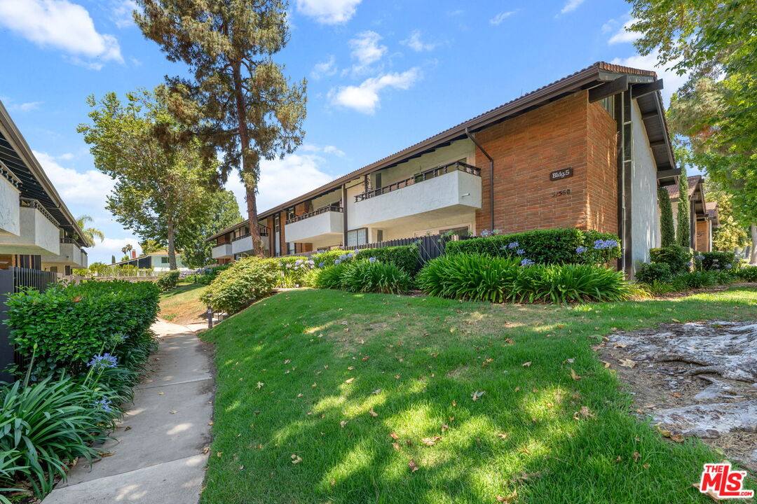 31568 Agoura Rd Unit: 4