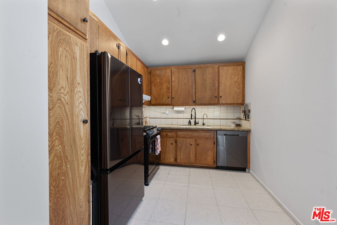 31568 Agoura Rd Unit: 4
