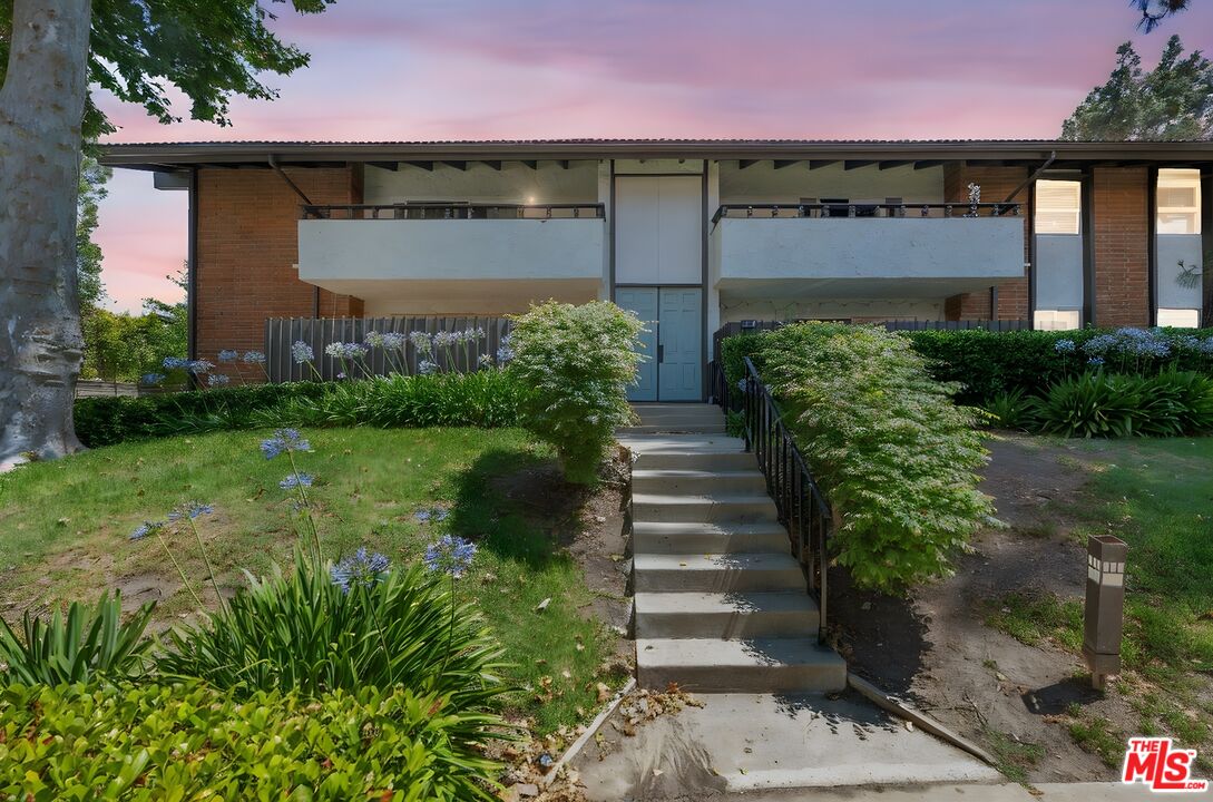 31568 Agoura Rd Unit: 4